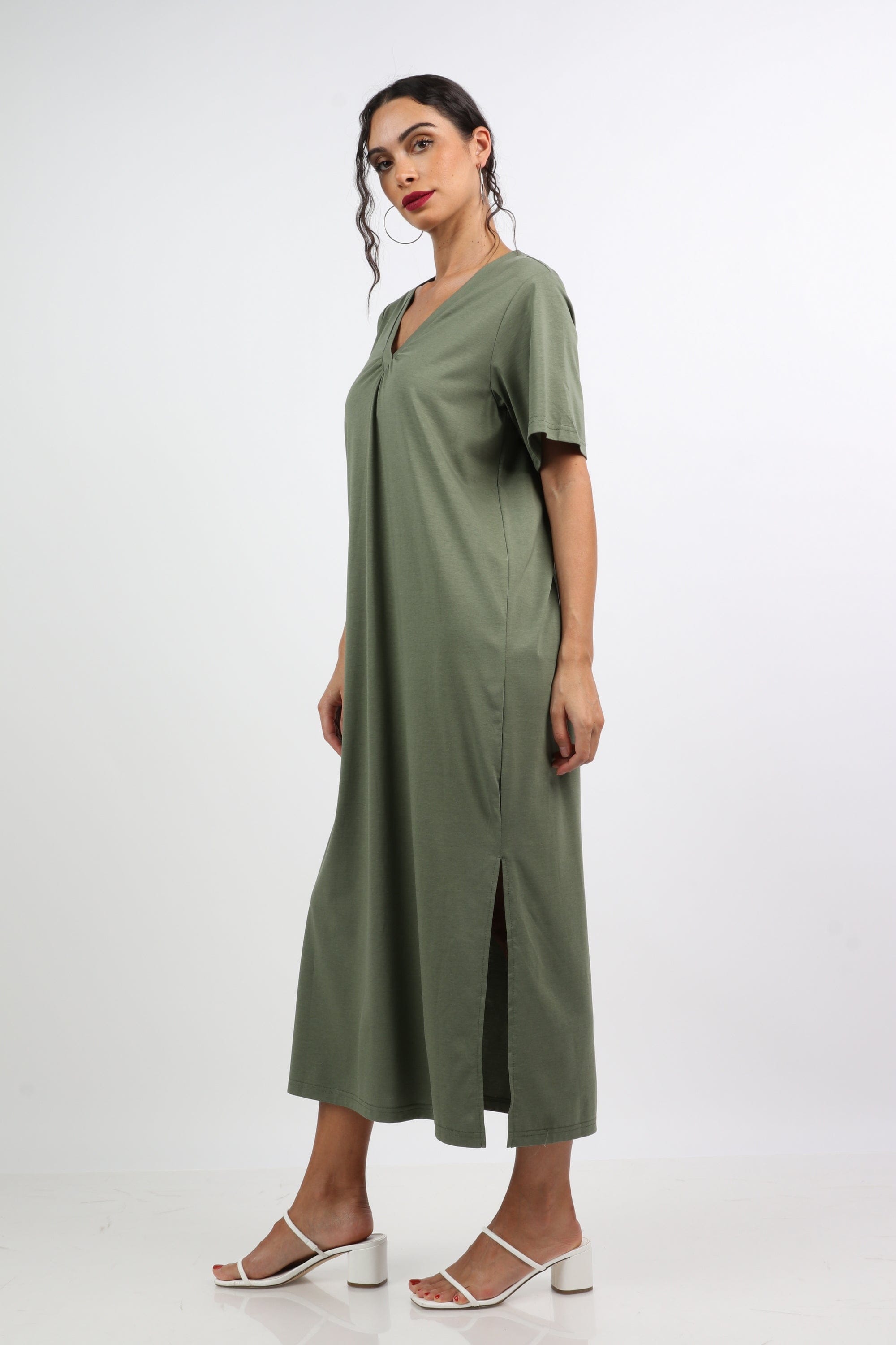 نتشي فستان ميدي سادة بفتحة من جانبين ياقة شكل V بكم قصير