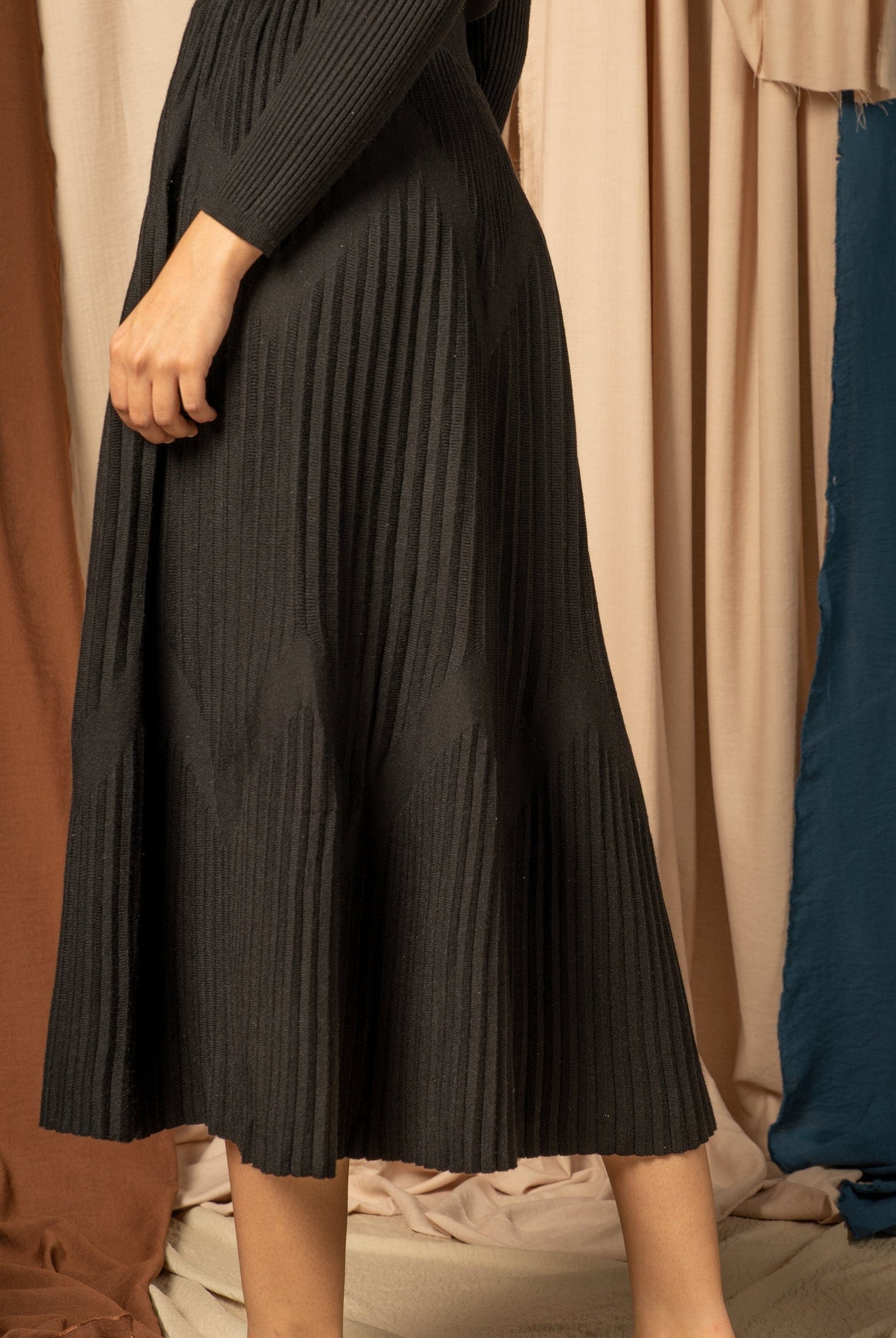 نتشي تنورة ميدي نسائية مضلعة