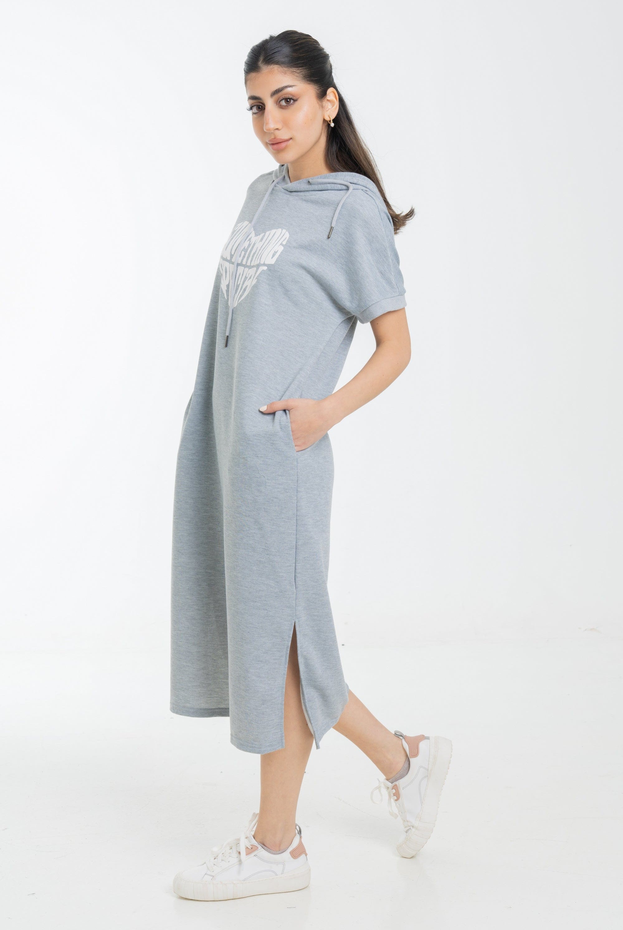 نتشي فستان ميدي بهودي وطبعة علي الصدر