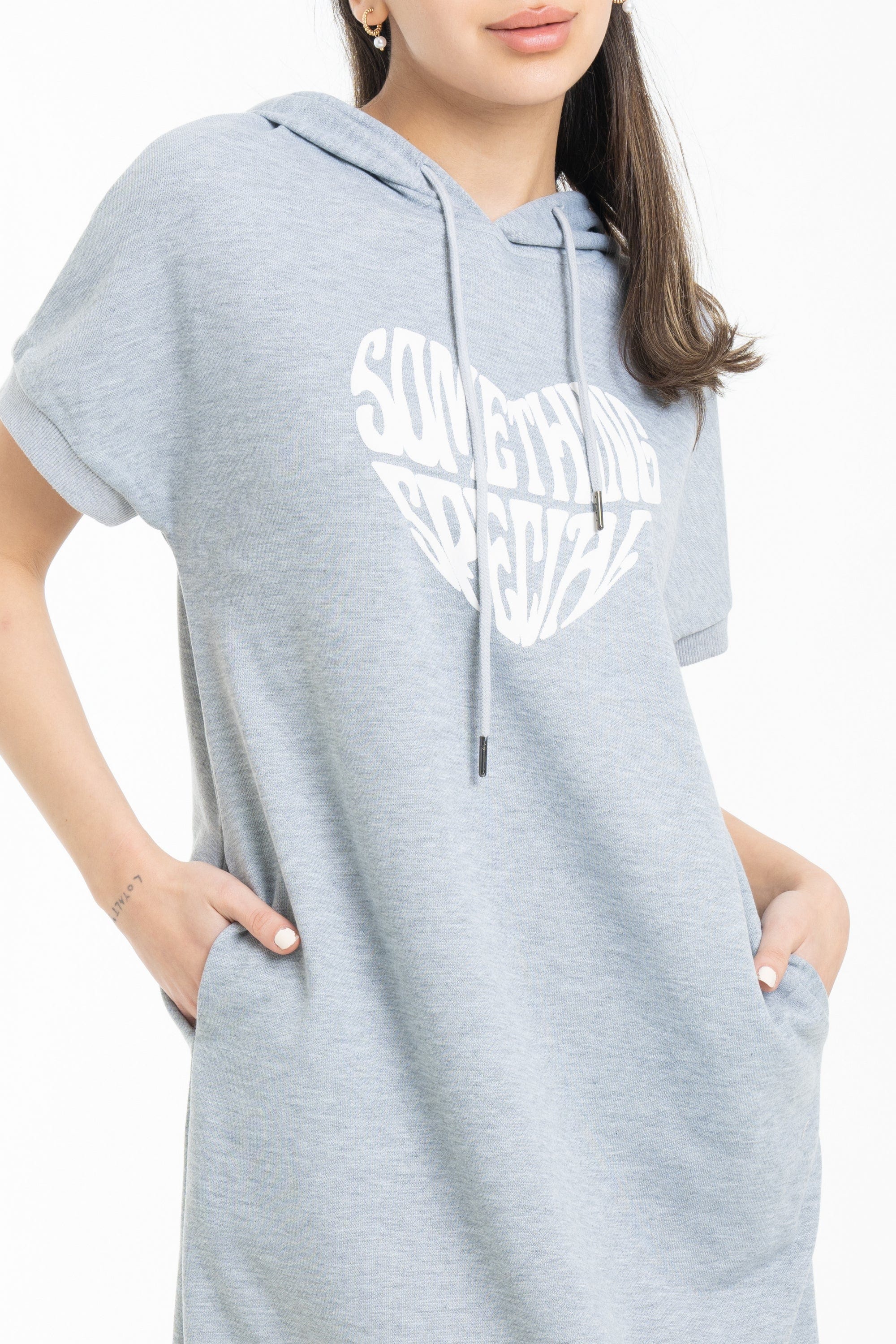 نتشي فستان ميدي بهودي وطبعة علي الصدر