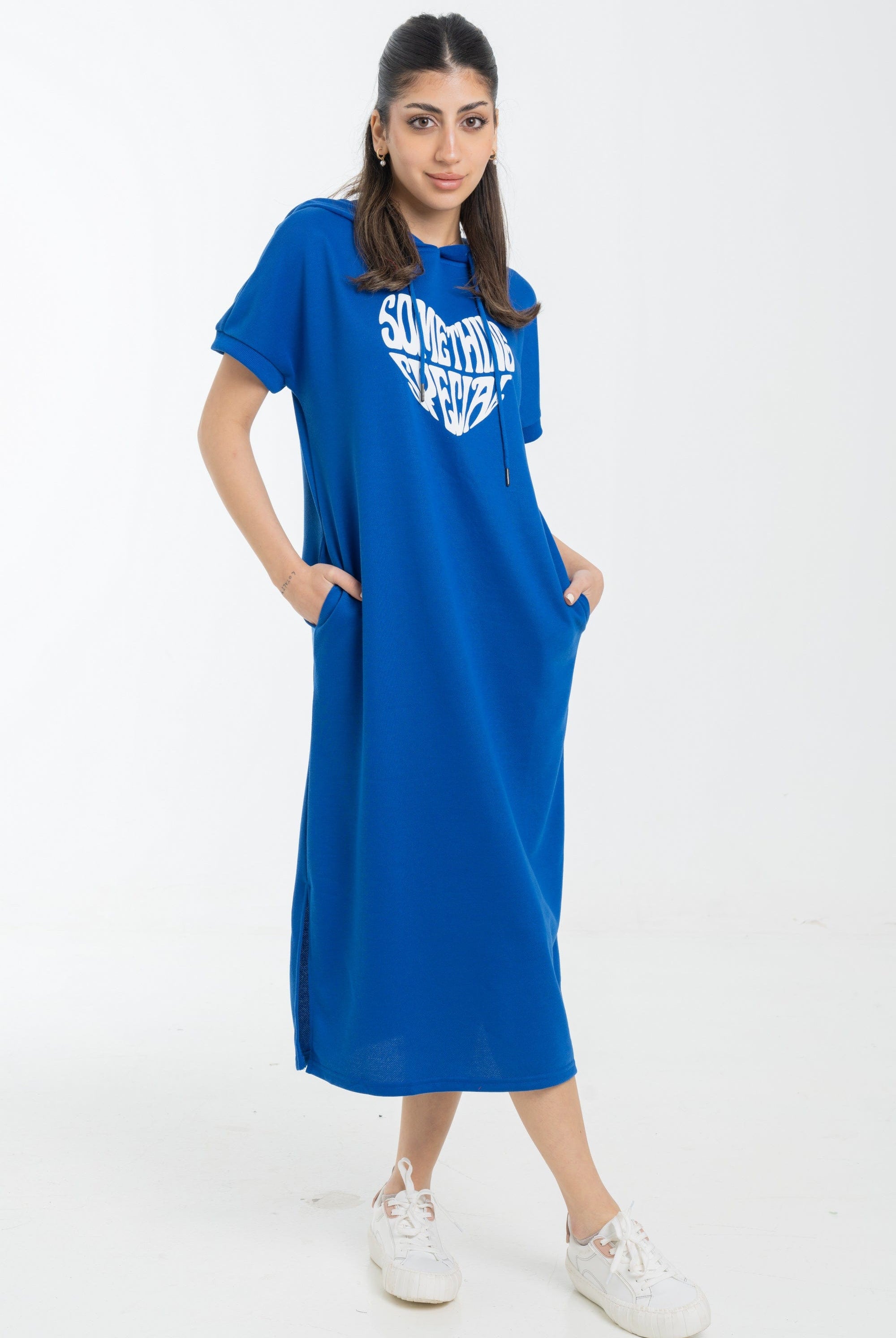 نتشي فستان ميدي بهودي وطبعة علي الصدر