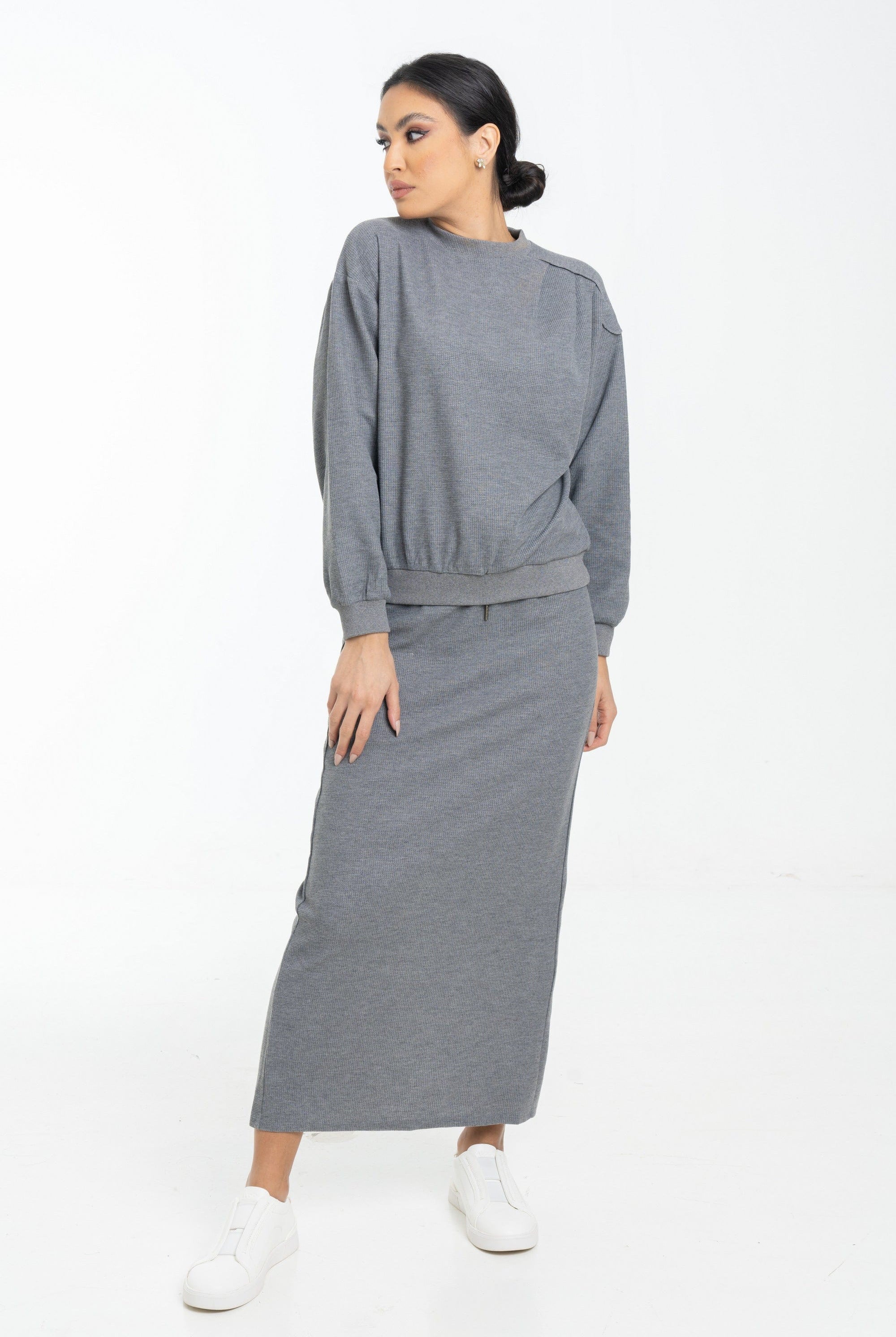 نتشي توب نسائي فضفاض بياقة دائرية