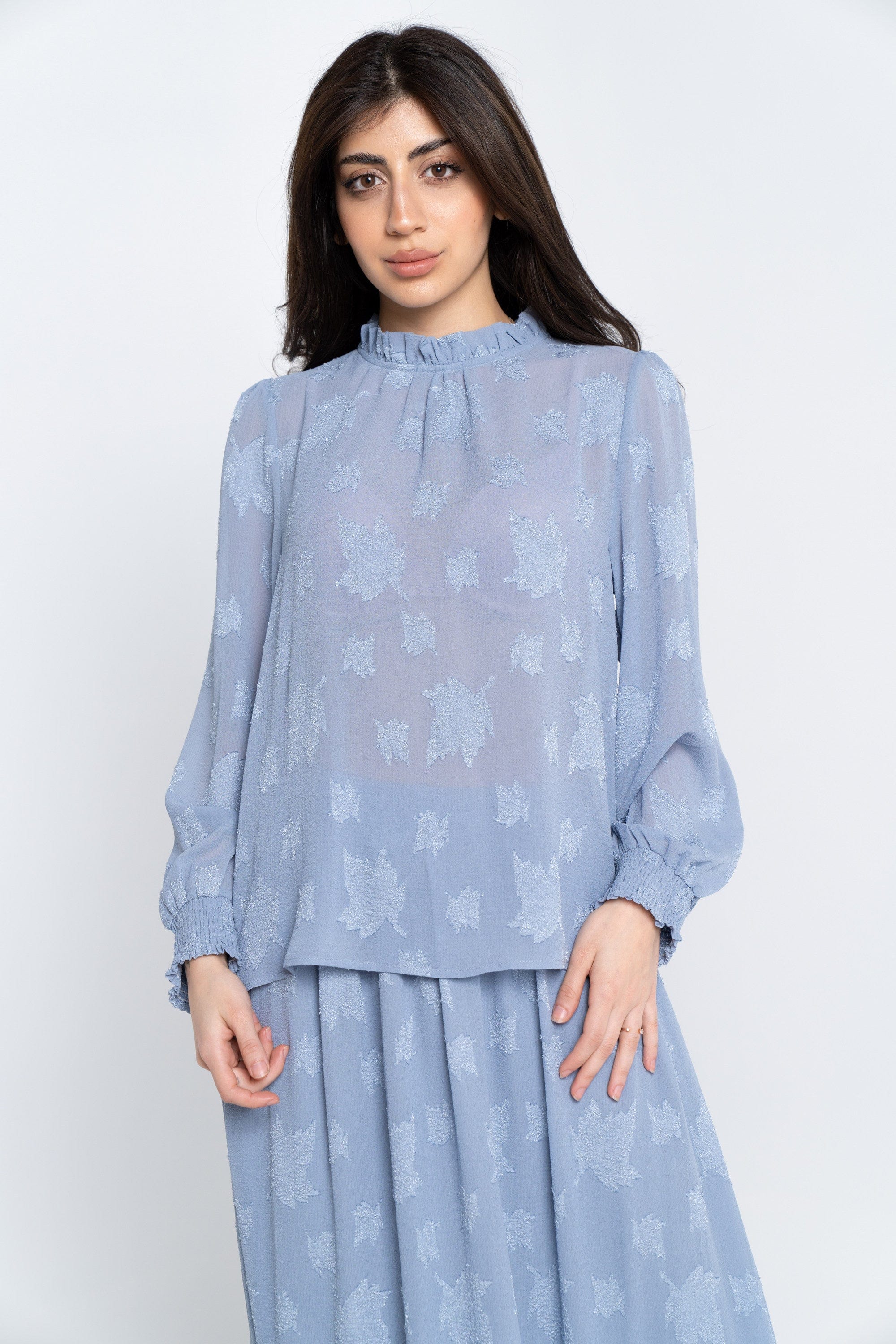 ูุชุดู ุจููุฒุฉ ููุงุณูู ุทูููุฉ ุดูููู ู
ูููุดุฉ ุฃูู
ุงู
ุทูููุฉ ู
ุน ุฃุณุงูุฑ ุนูู ุงูุฃูู
ุงู
ูุณุงุฆู