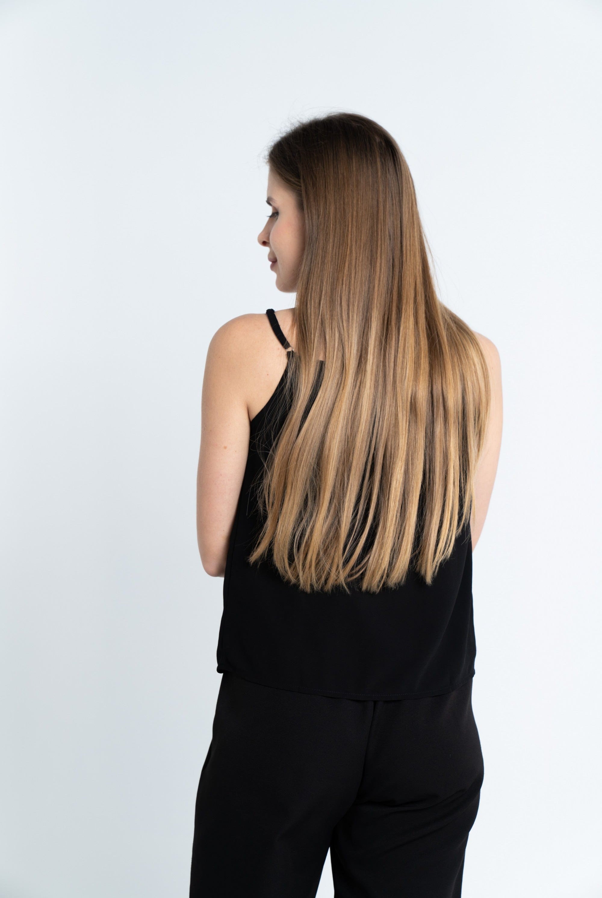 نتشي تانك توب سادة بحمالات رفيعة نسائي