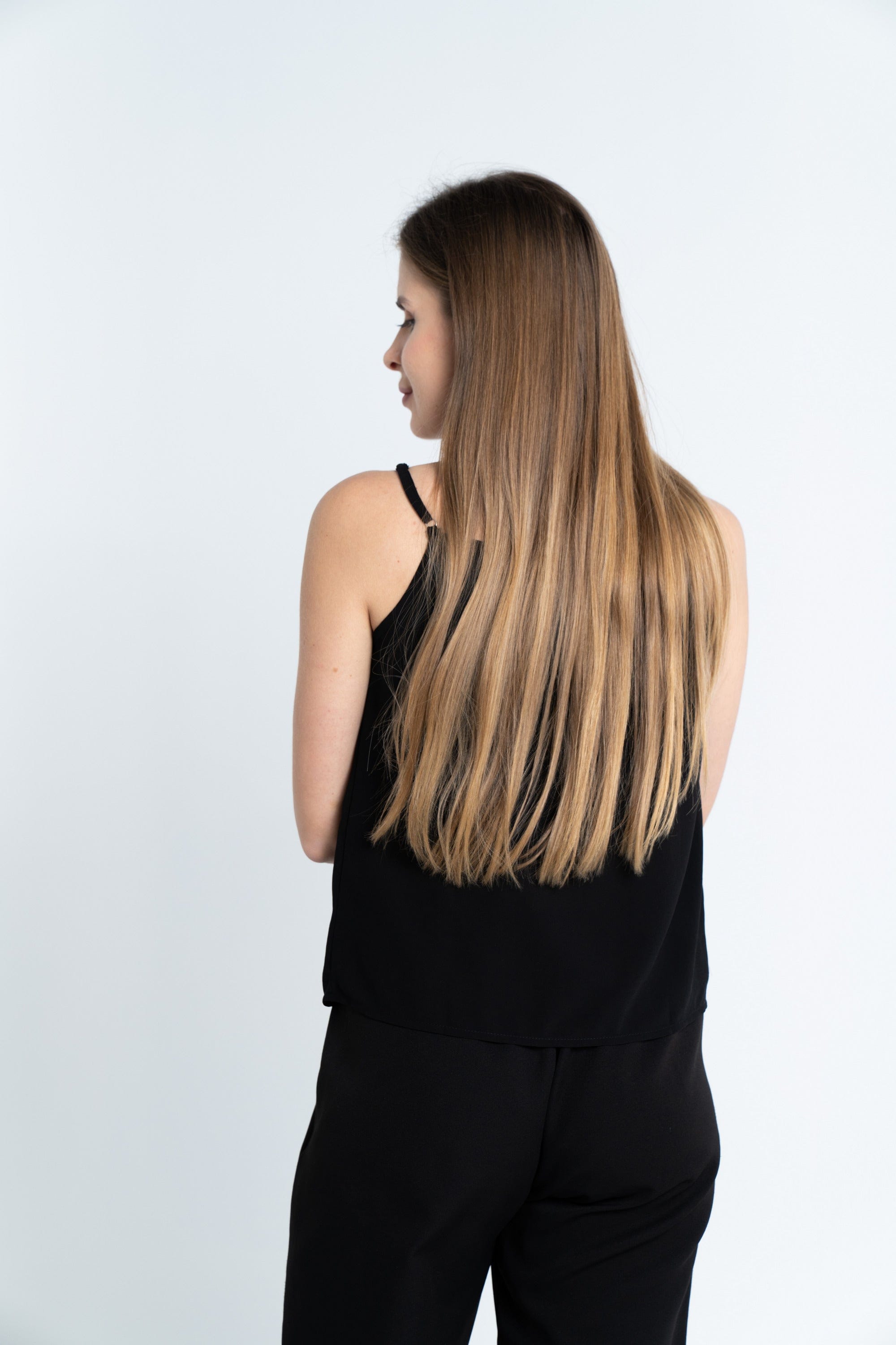 نتشي تانك توب سادة بحمالات رفيعة نسائي