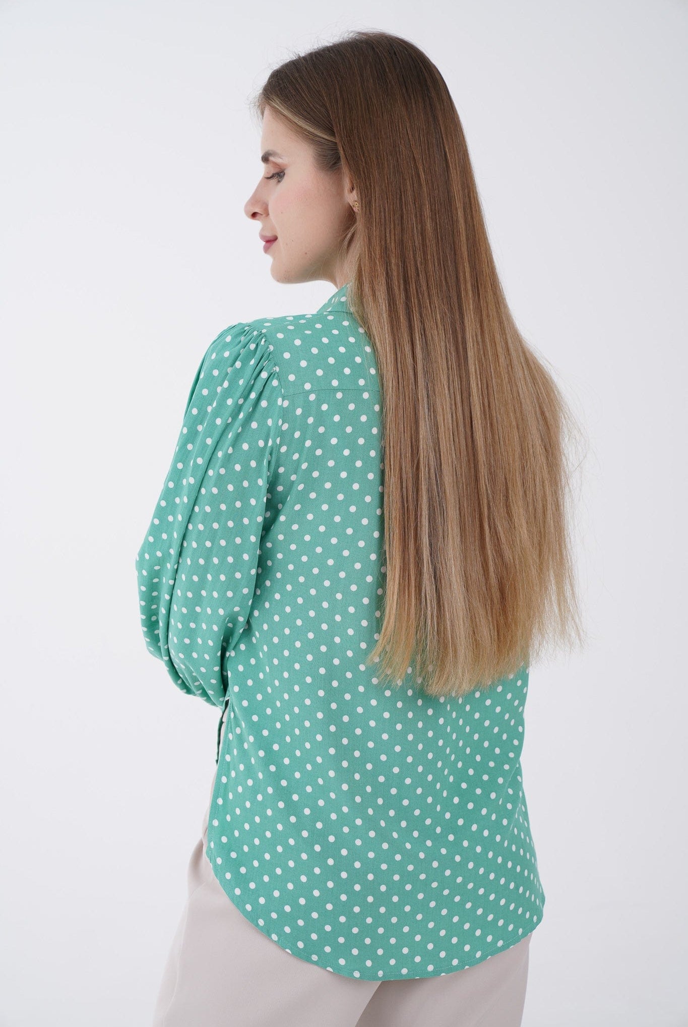 نتشي قميص منقط بأزرار أمامية كم طويل وياقة نسائي