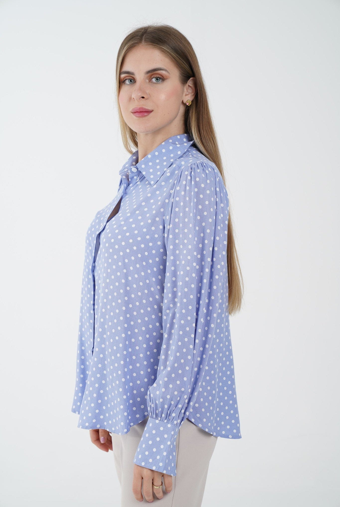 نتشي قميص منقط بأزرار أمامية كم طويل وياقة نسائي