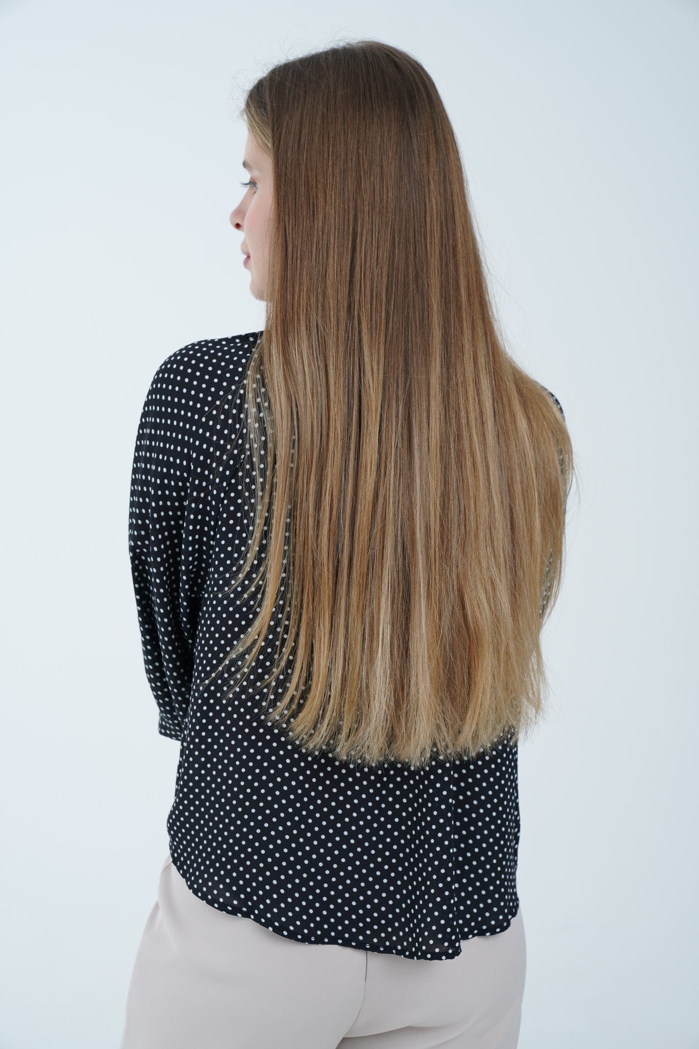 نتشي بلوزة كم طويل بنمط منقط بياقة دائرية