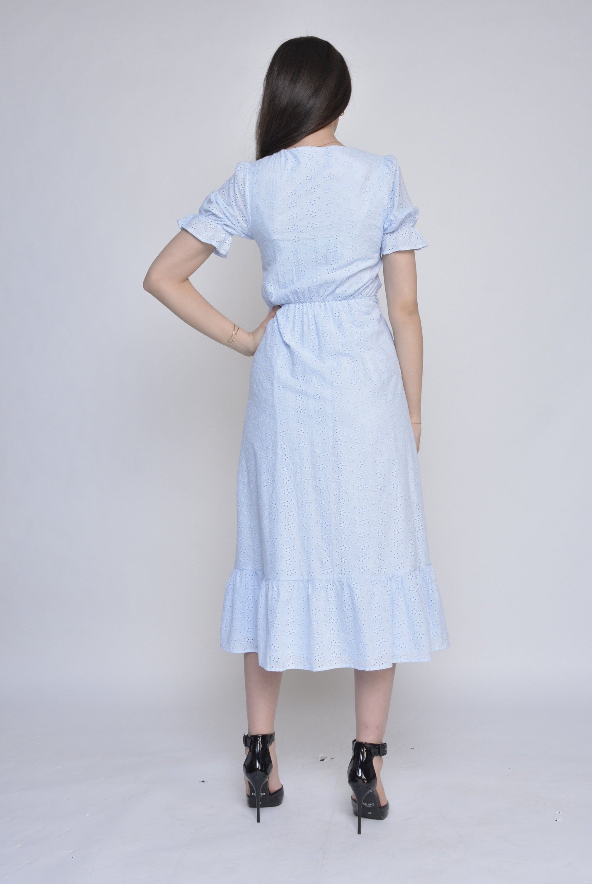 نتشي فستان مخرم برباط بأزرار أمامية ميدي بأكمام قصيرة