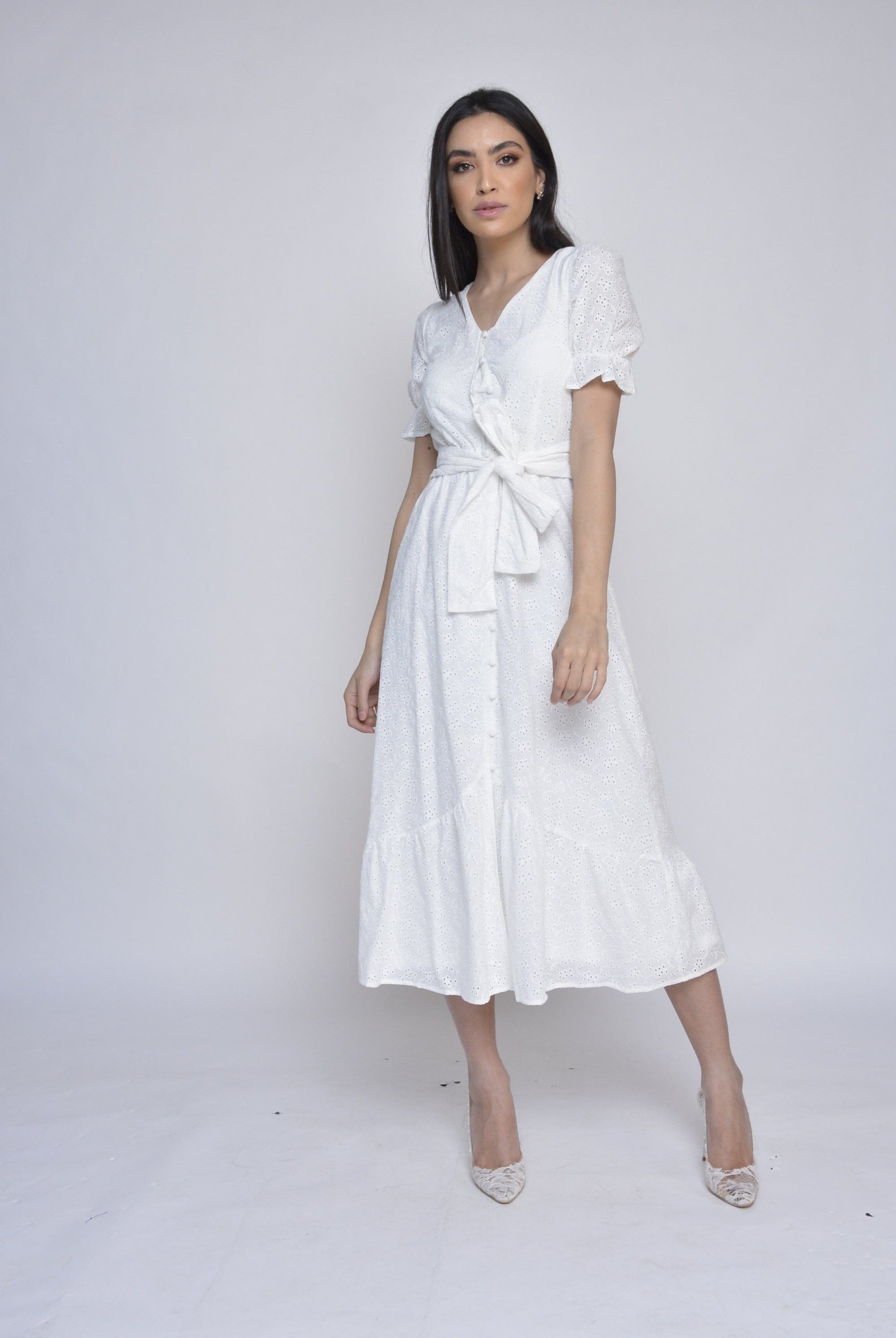 نتشي فستان مخرم برباط بأزرار أمامية ميدي بأكمام قصيرة