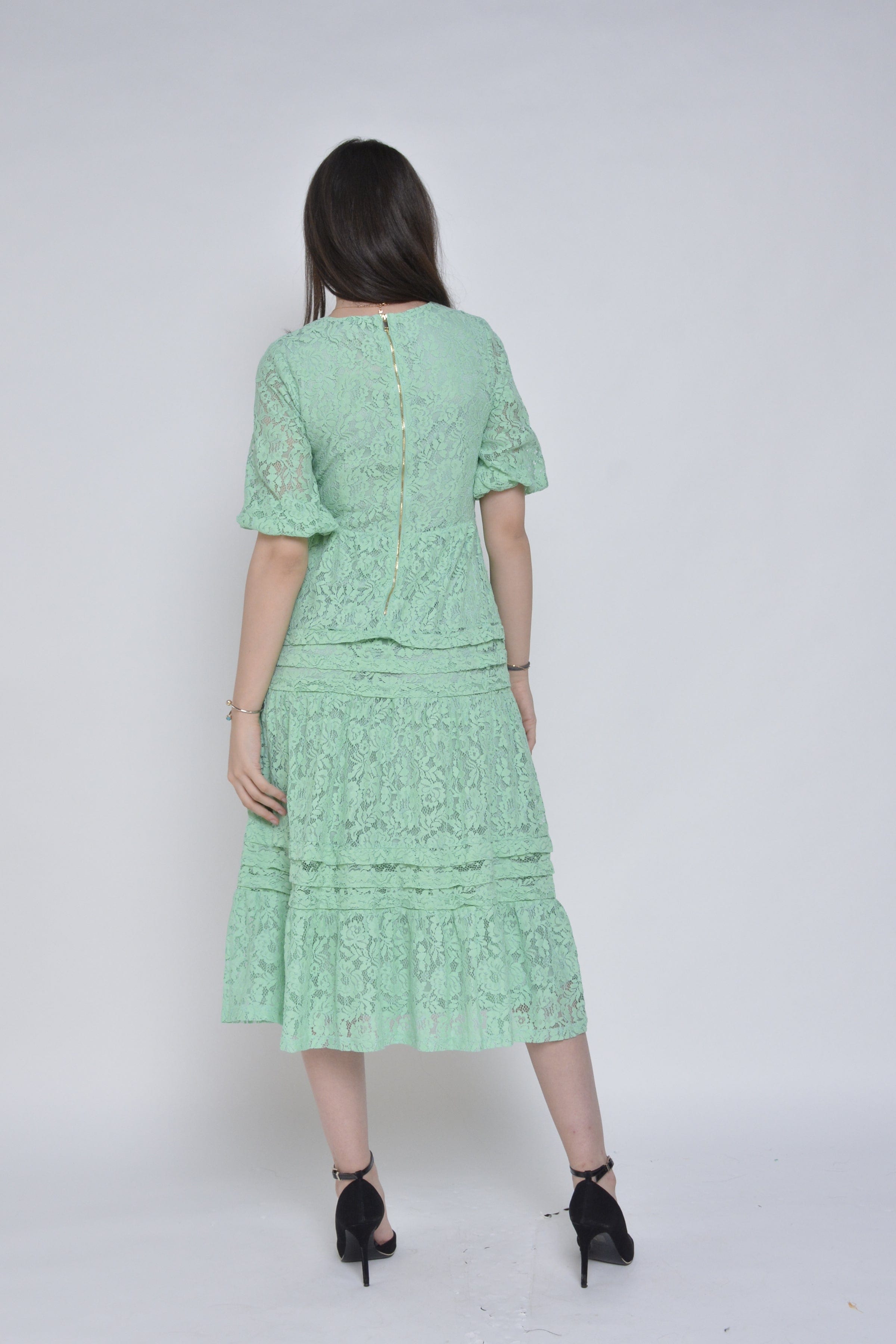 نتشي فستان ميدي بأكمام قصيرة دانتيل بياقة دائرية