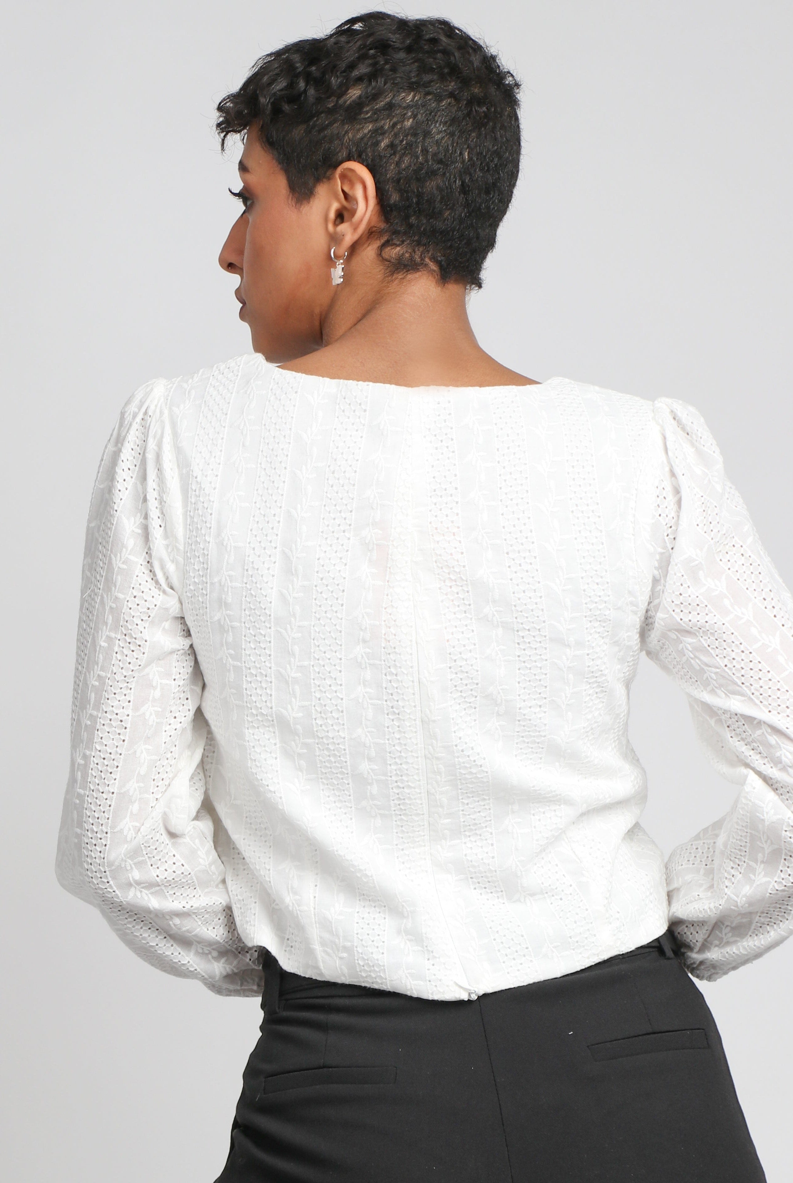 نتشي بلوزة رسمية بياقة مربعة كم طويل نسائي