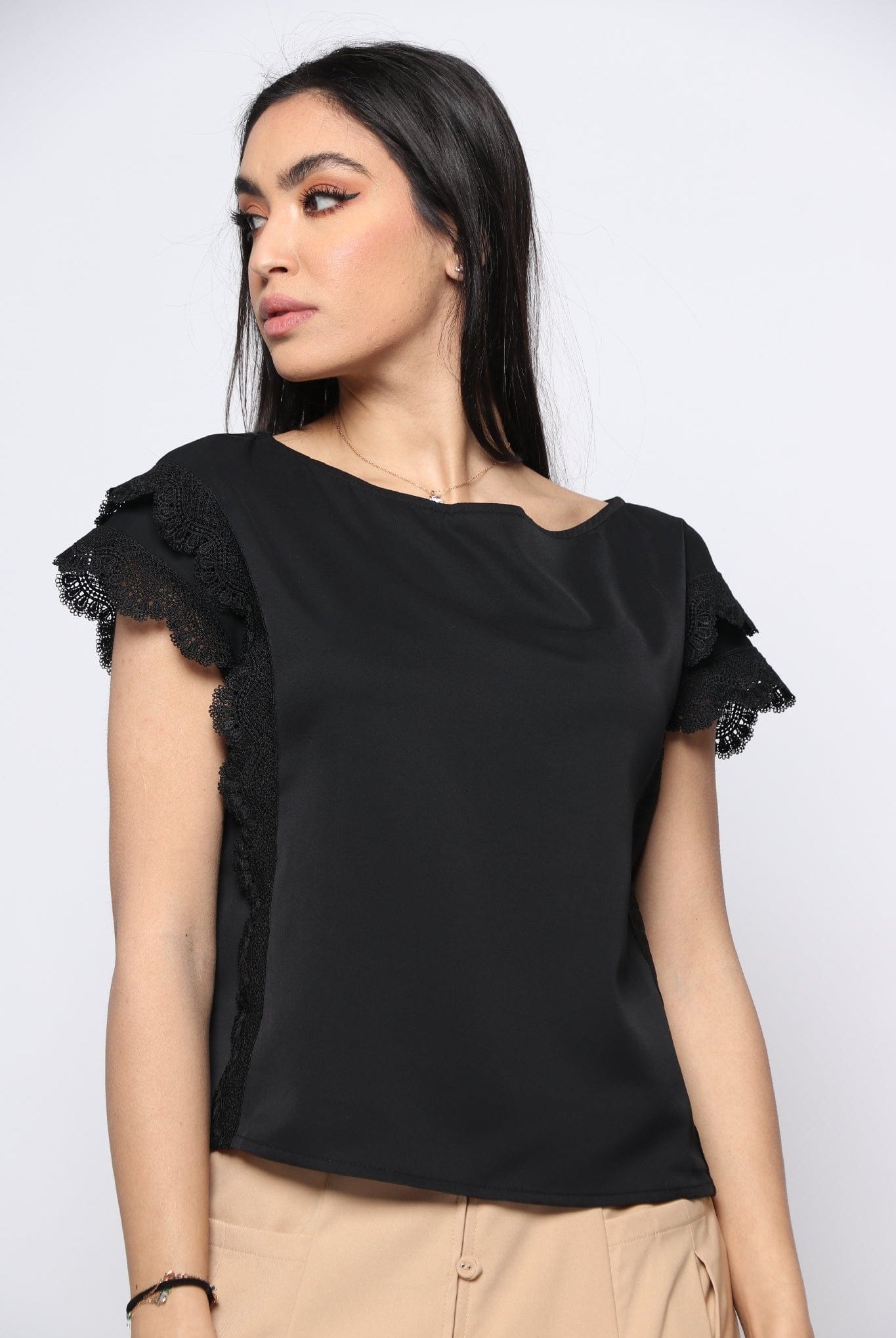 نتشي بلوزة كلاسيك كم قصير مزينة دانتيل فخمة نسائي