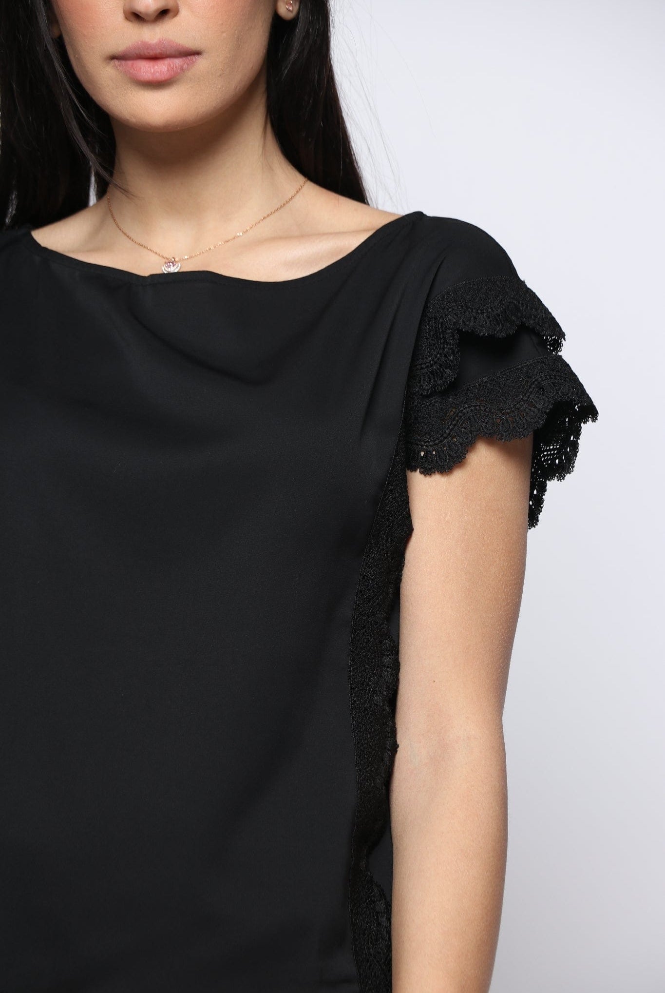 نتشي بلوزة كلاسيك كم قصير مزينة دانتيل فخمة نسائي