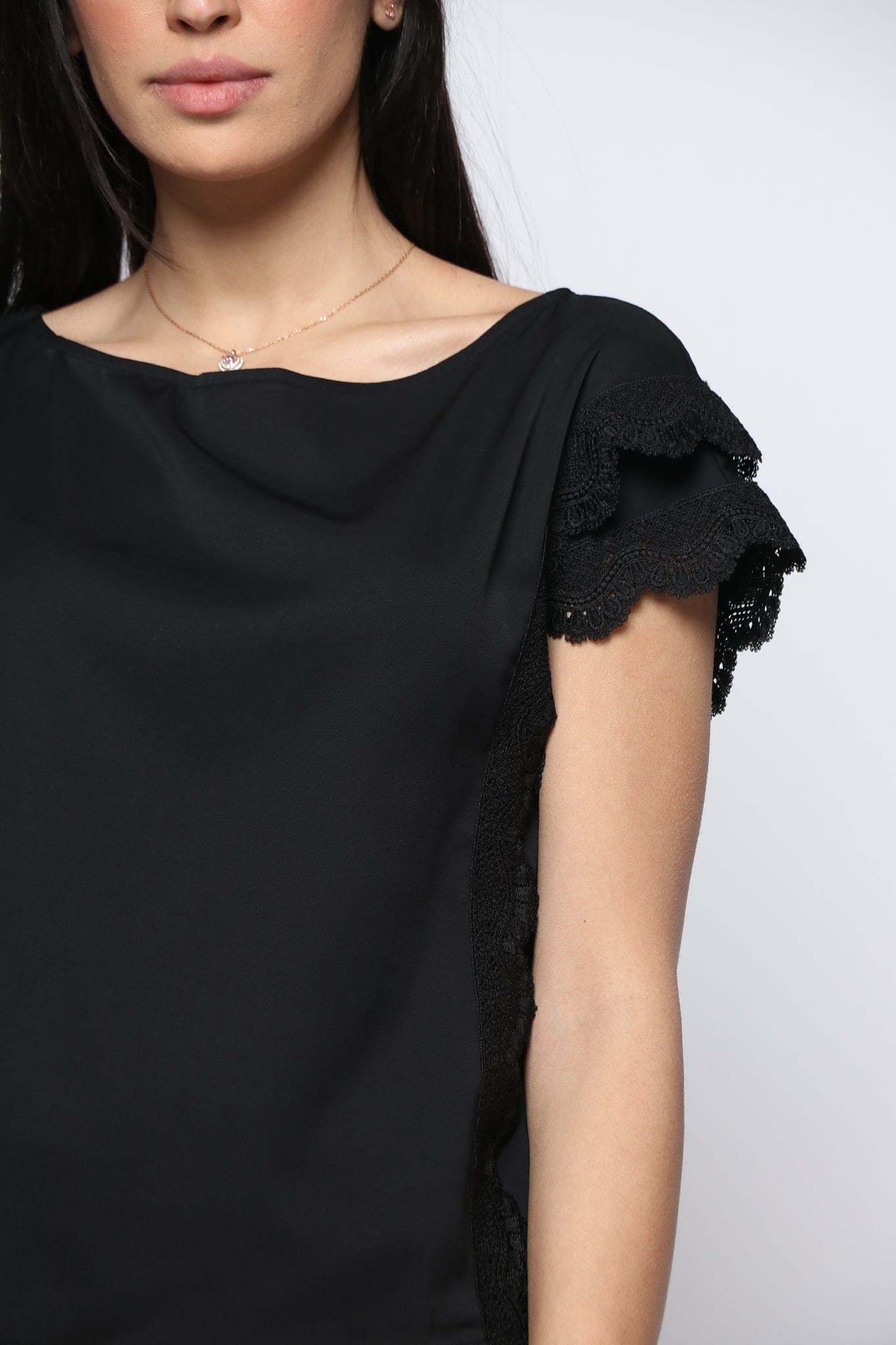 نتشي بلوزة كلاسيك كم قصير مزينة دانتيل فخمة نسائي