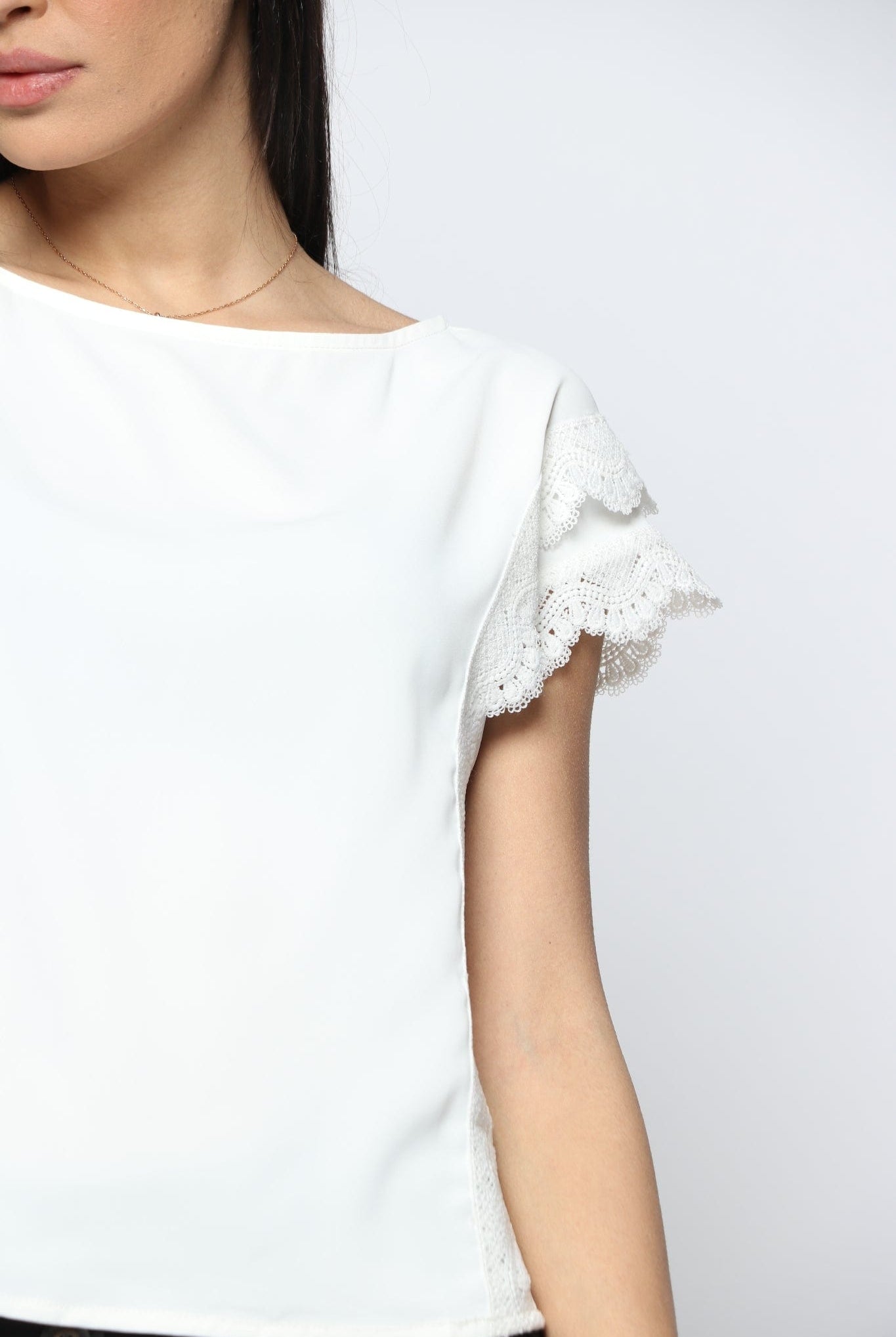 نتشي بلوزة كلاسيك كم قصير مزينة دانتيل فخمة نسائي