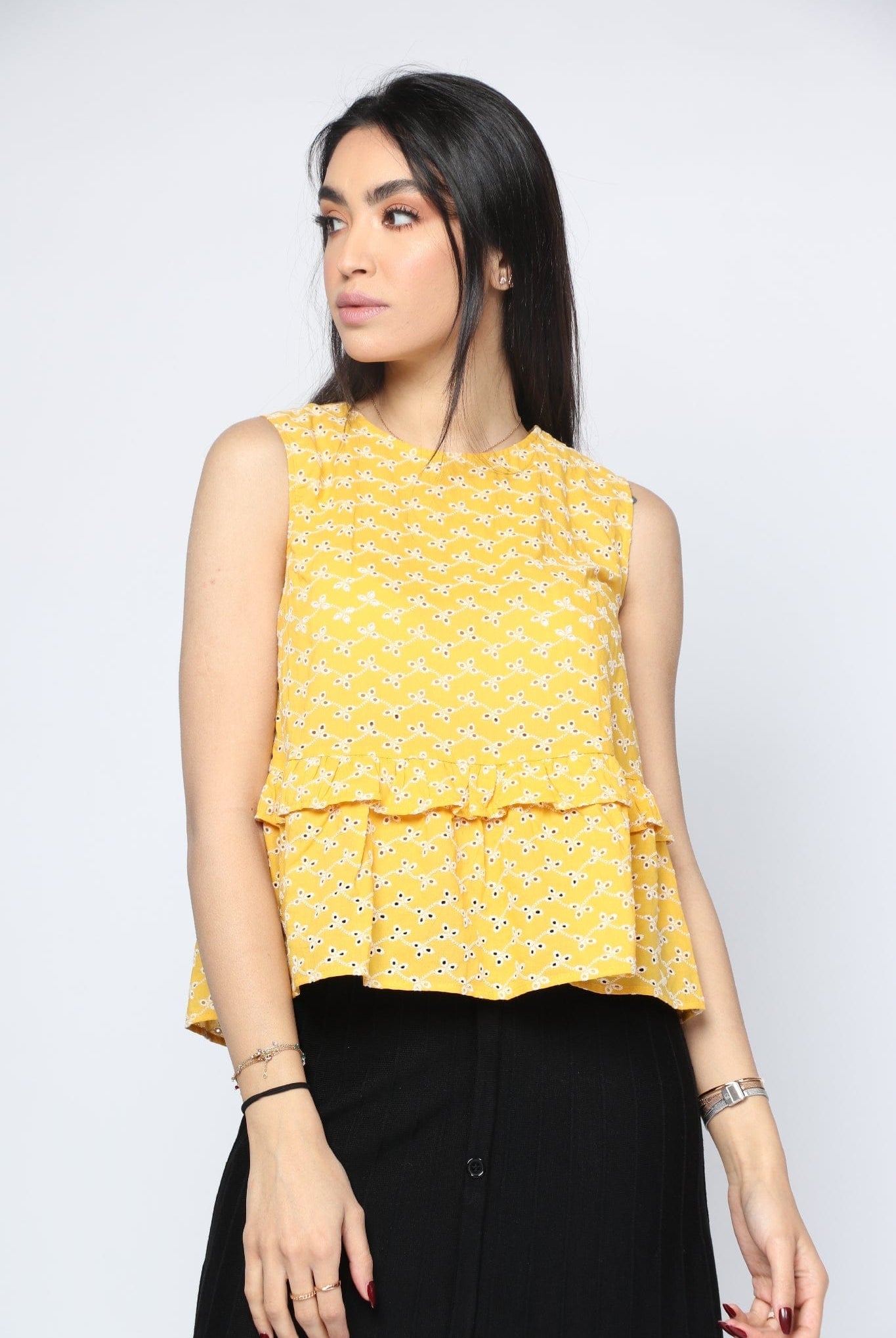 نتشي بلوزة كت مخرمة مكشكشة من أسفل نسائي