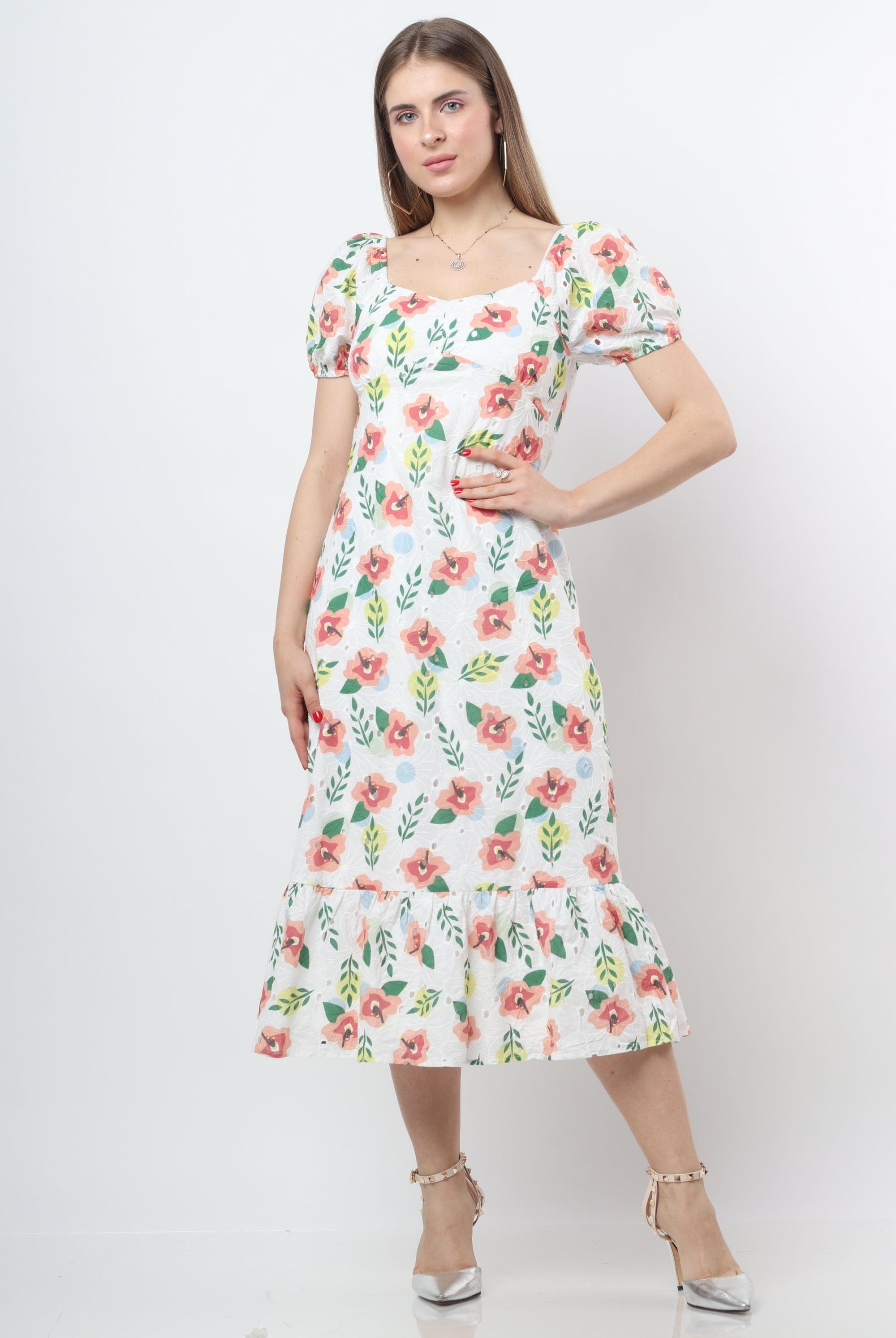 نتشي فستان ميدي مزهر مجسم بكم قصير