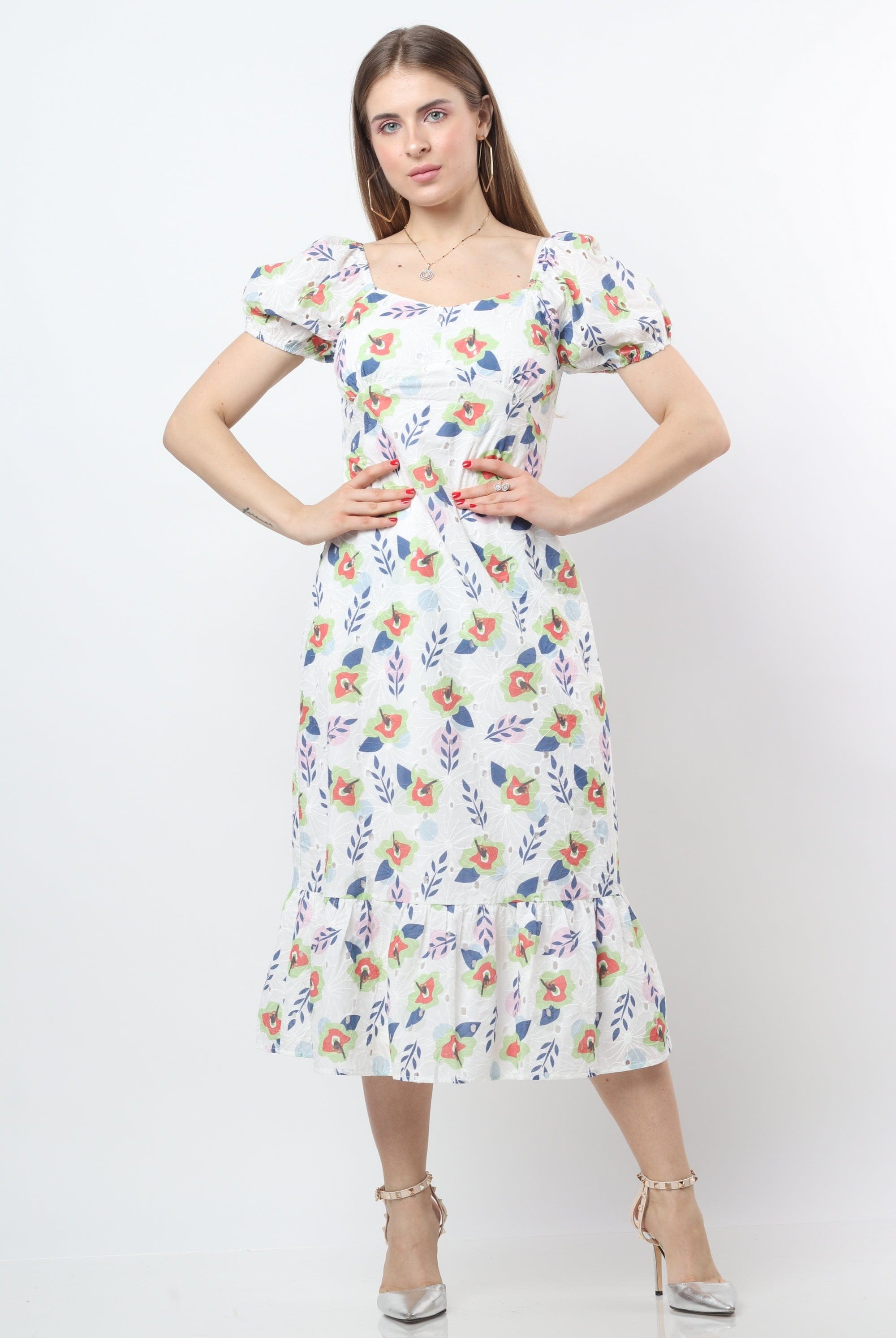 نتشي فستان ميدي مزهر مجسم بكم قصير