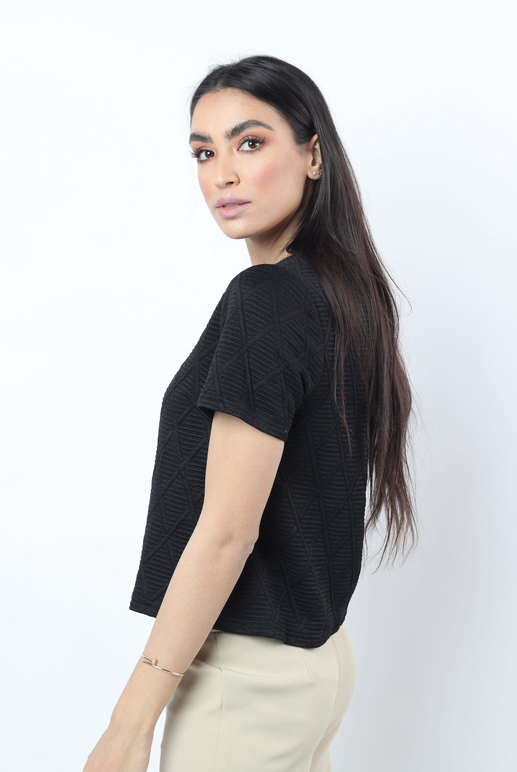 نتشي بلوزة قطن على نمط مثلثات كم قصير نسائي