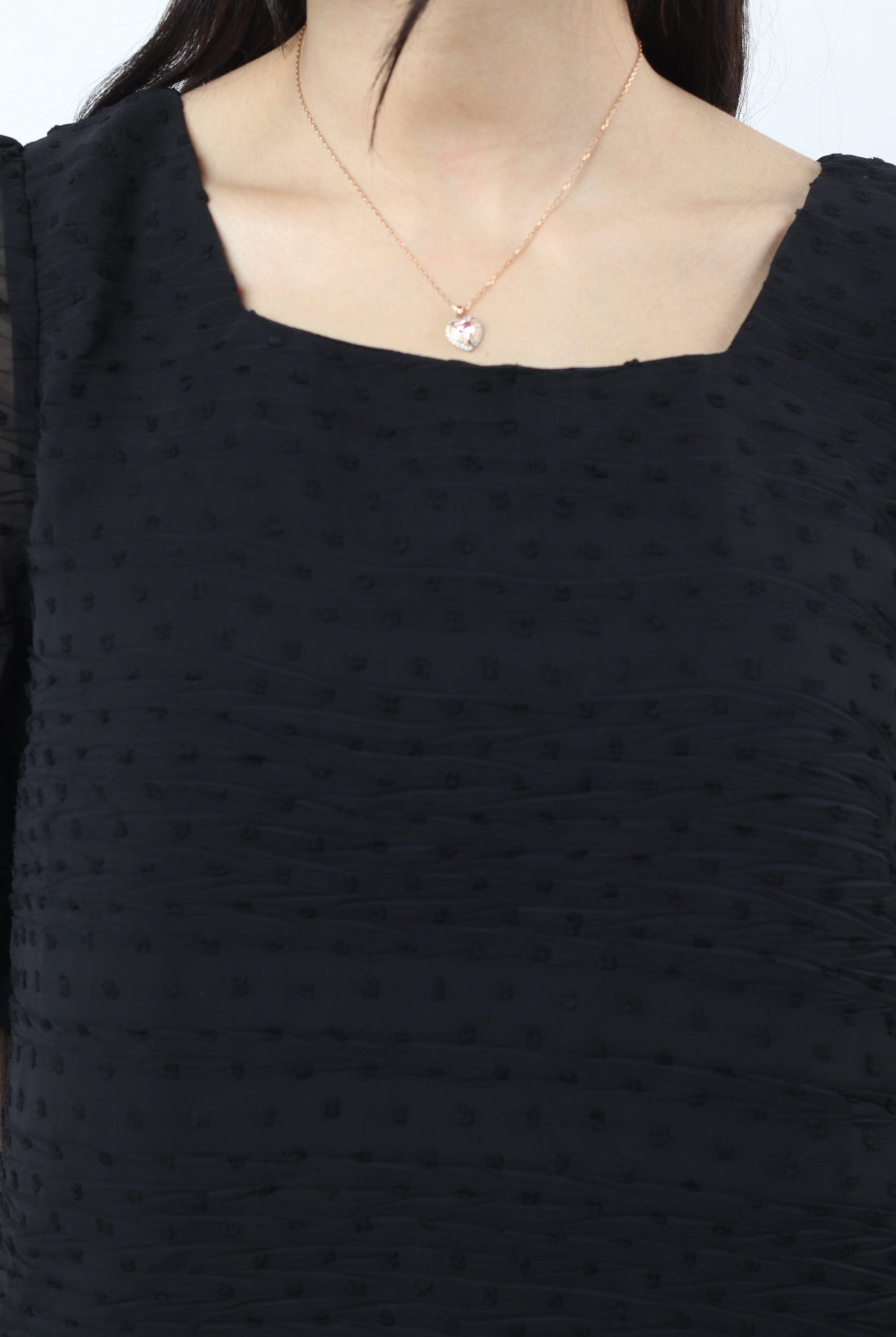 نتشي بلوزة شيفون سادة مبطنة نص كم نسائي