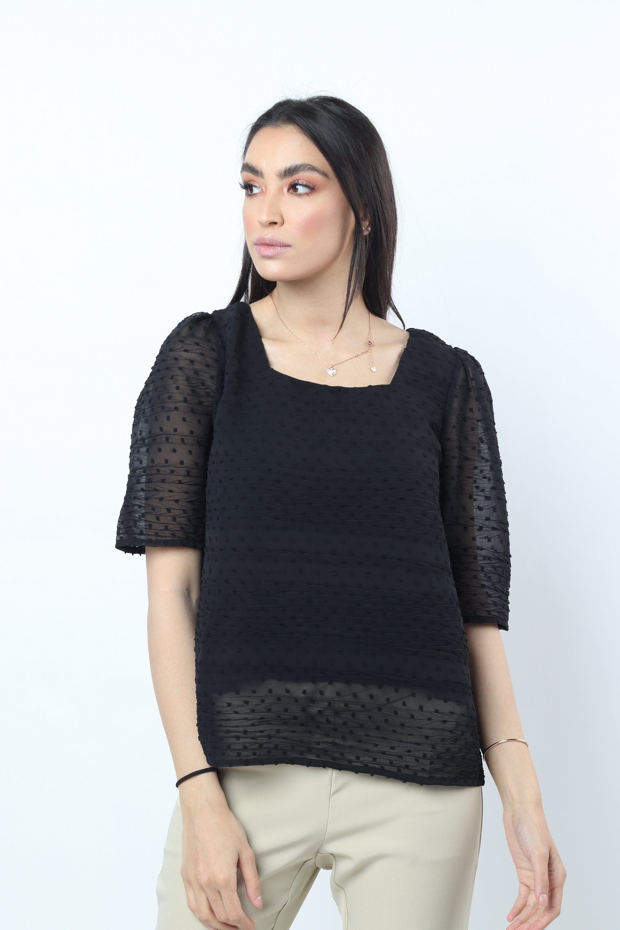 نتشي بلوزة شيفون سادة مبطنة نص كم نسائي