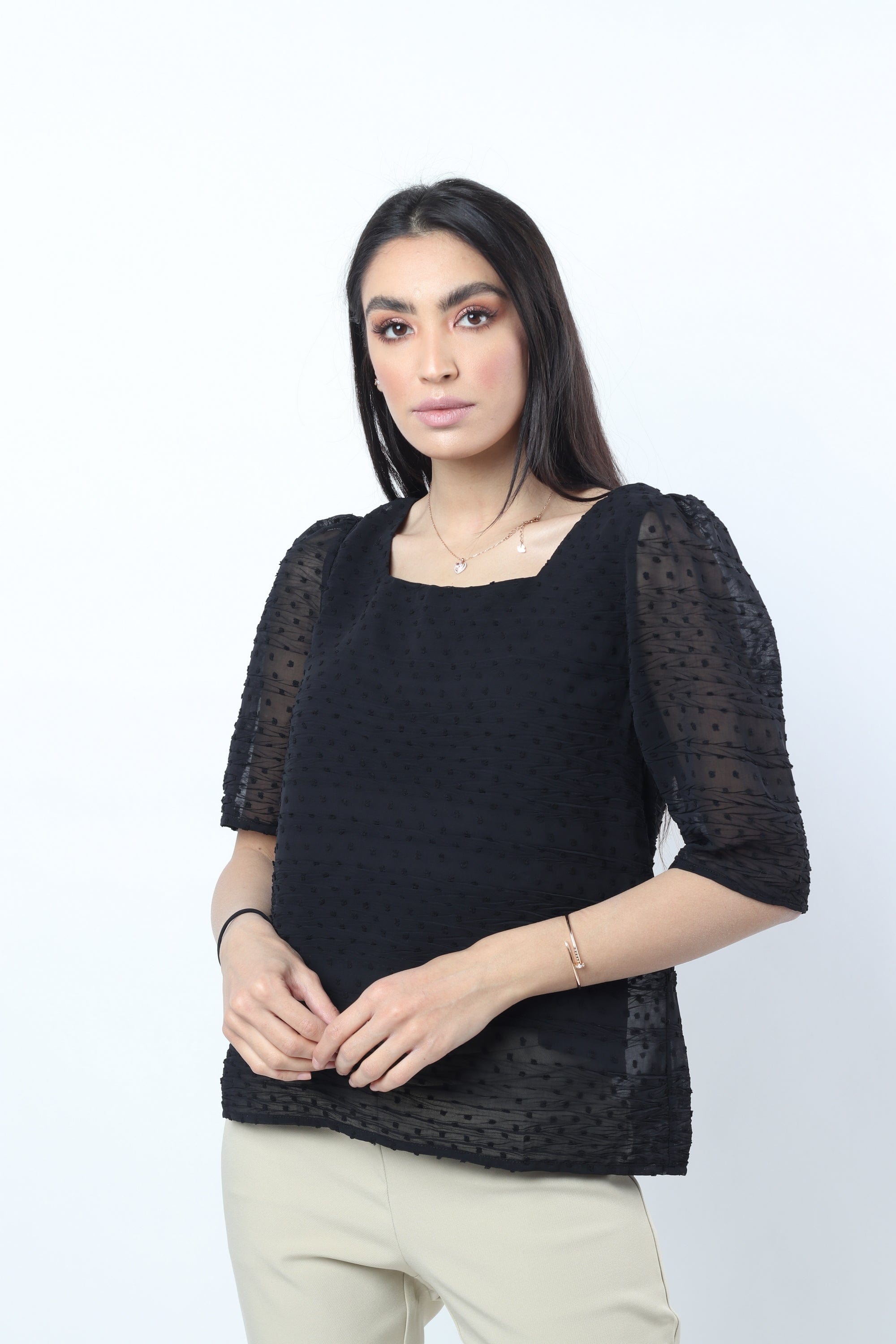 نتشي بلوزة شيفون سادة مبطنة نص كم نسائي