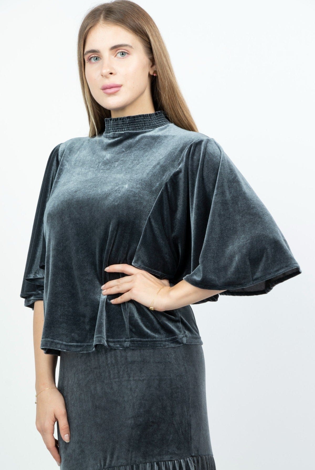 نتشي بلوزة مخملية نص كم واسع ياقة مرفوعة نسائي