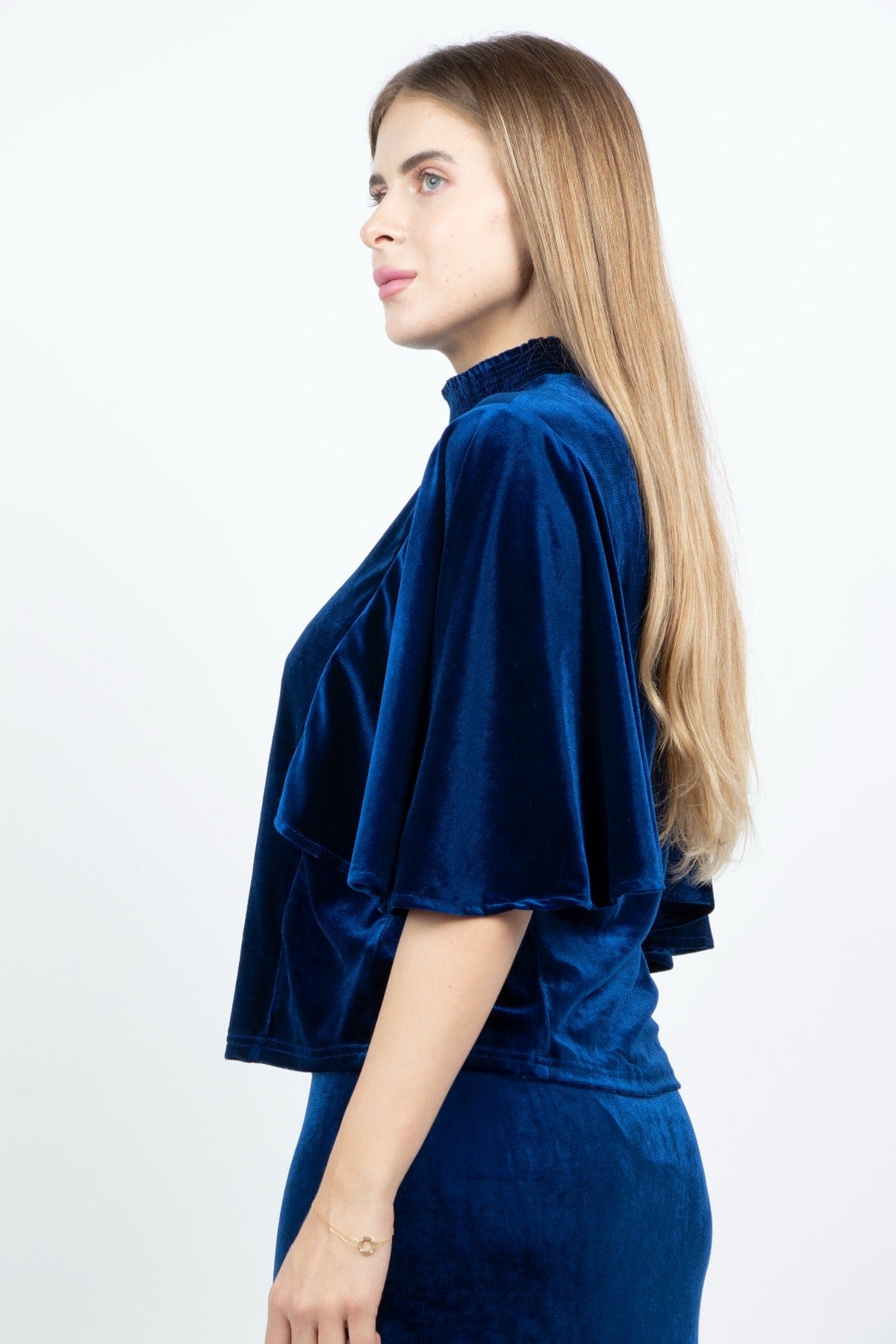 نتشي بلوزة مخملية نص كم واسع ياقة مرفوعة نسائي