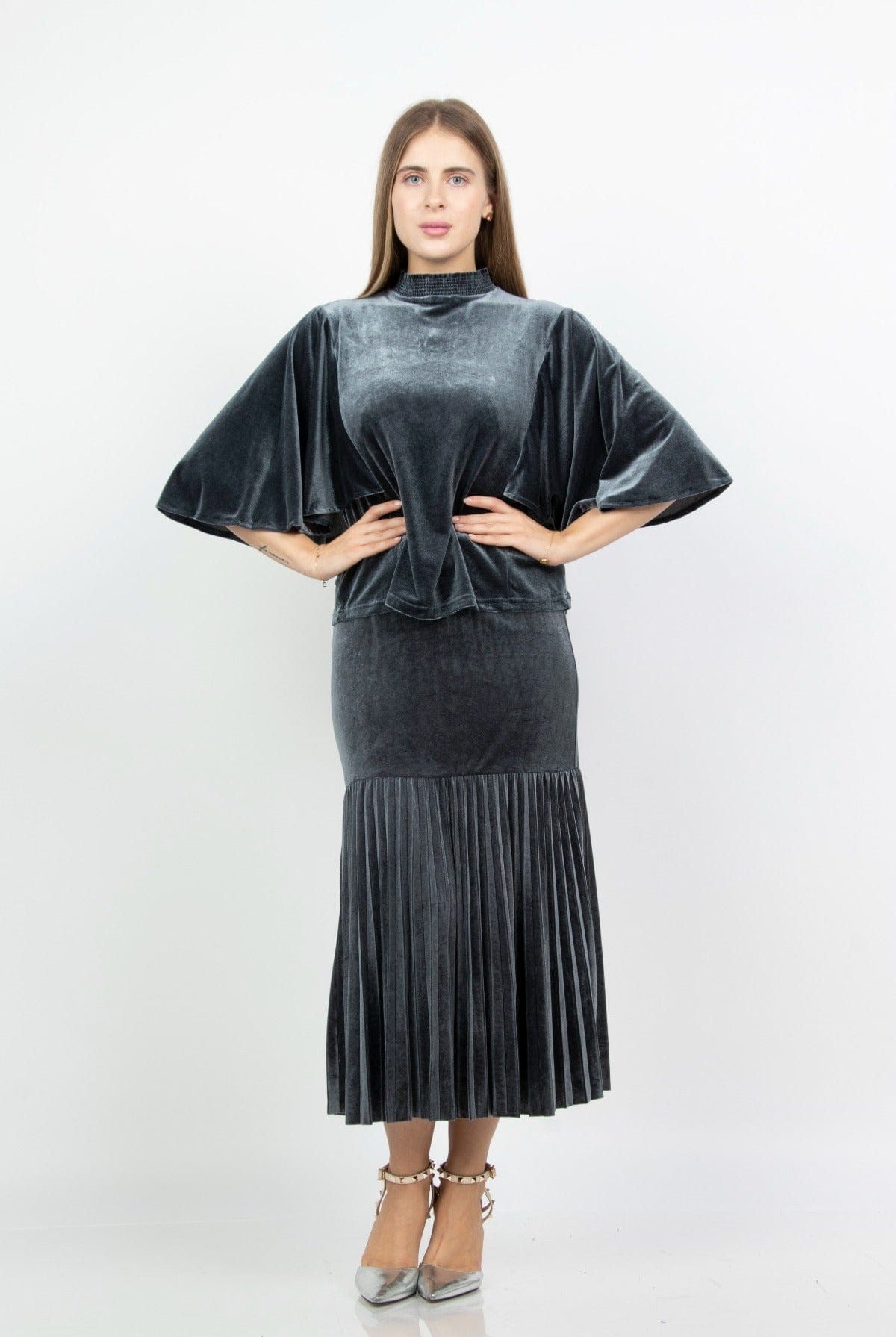 نتشي بلوزة مخملية نص كم واسع ياقة مرفوعة نسائي