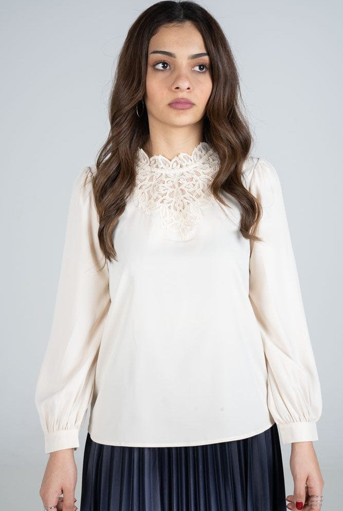 نتشي بلوزة سادة مطرزة من الصدر كم طويل نسائي