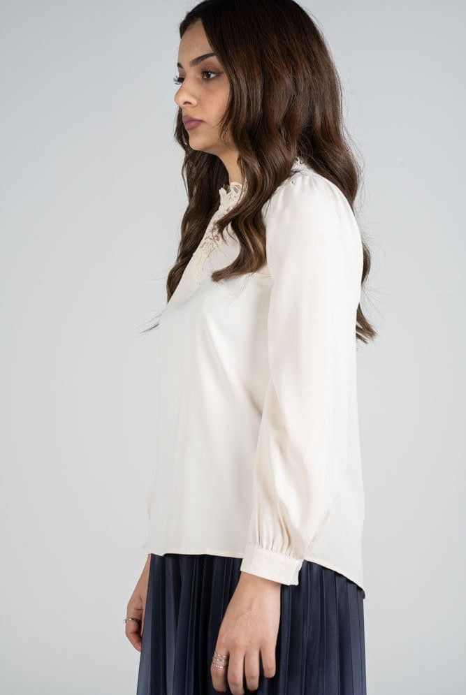 نتشي بلوزة سادة مطرزة من الصدر كم طويل نسائي