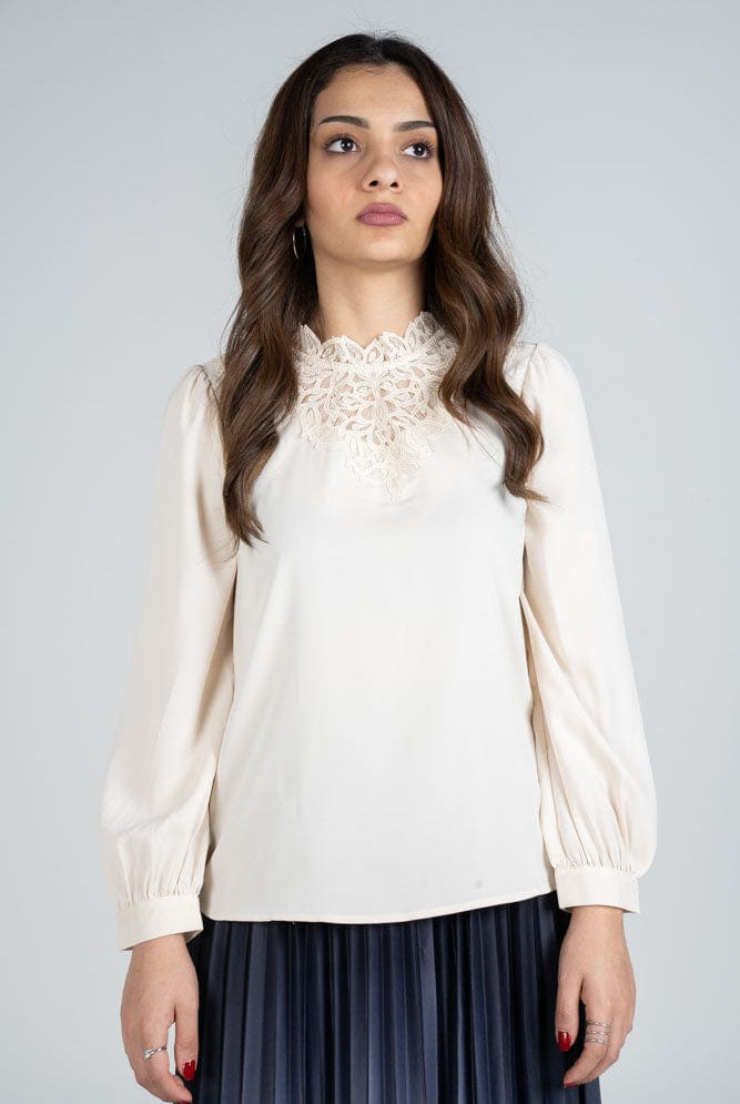 نتشي بلوزة سادة مطرزة من الصدر كم طويل نسائي