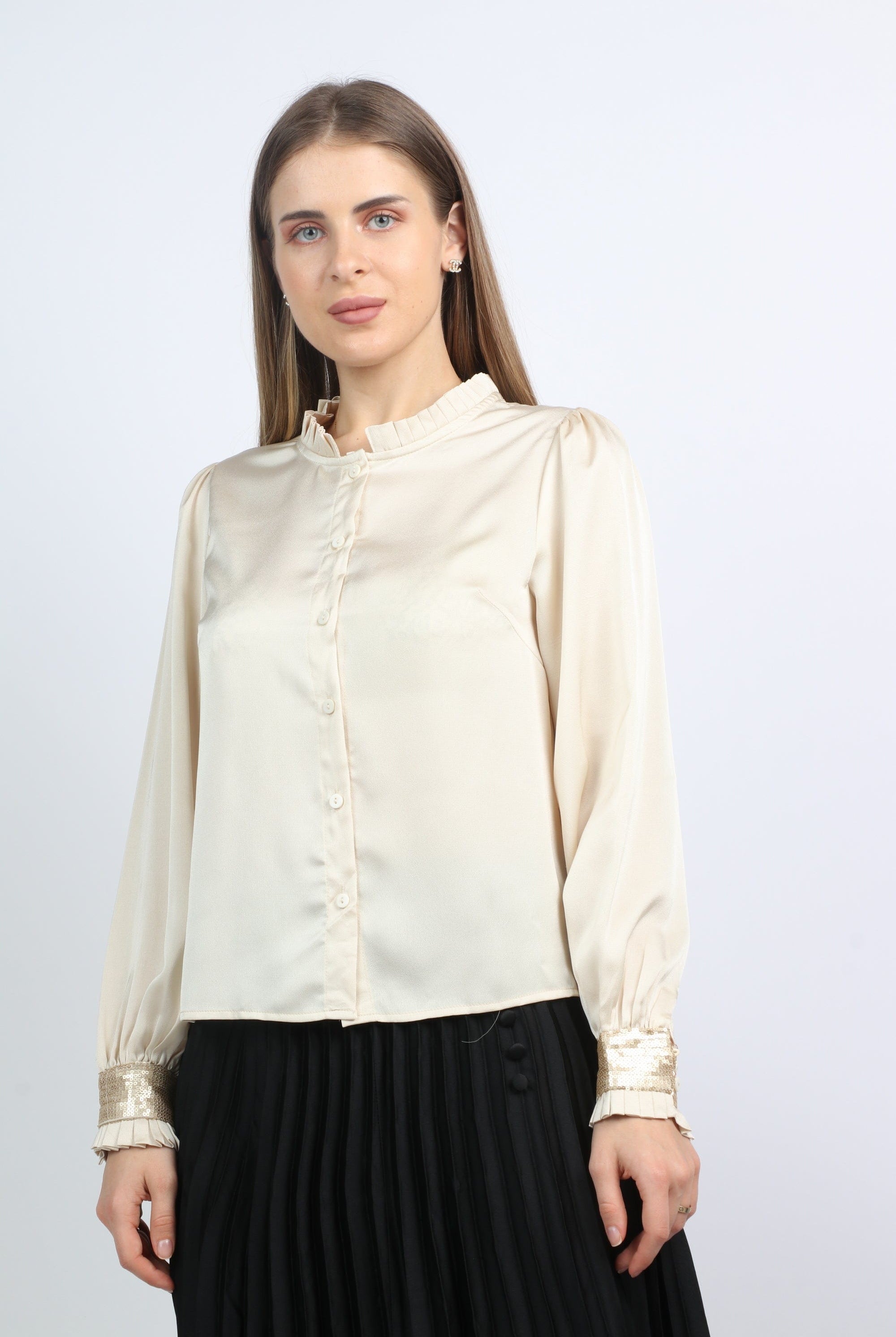 نتشي بلوزة كم طويل سادة بياقة مرتفعة