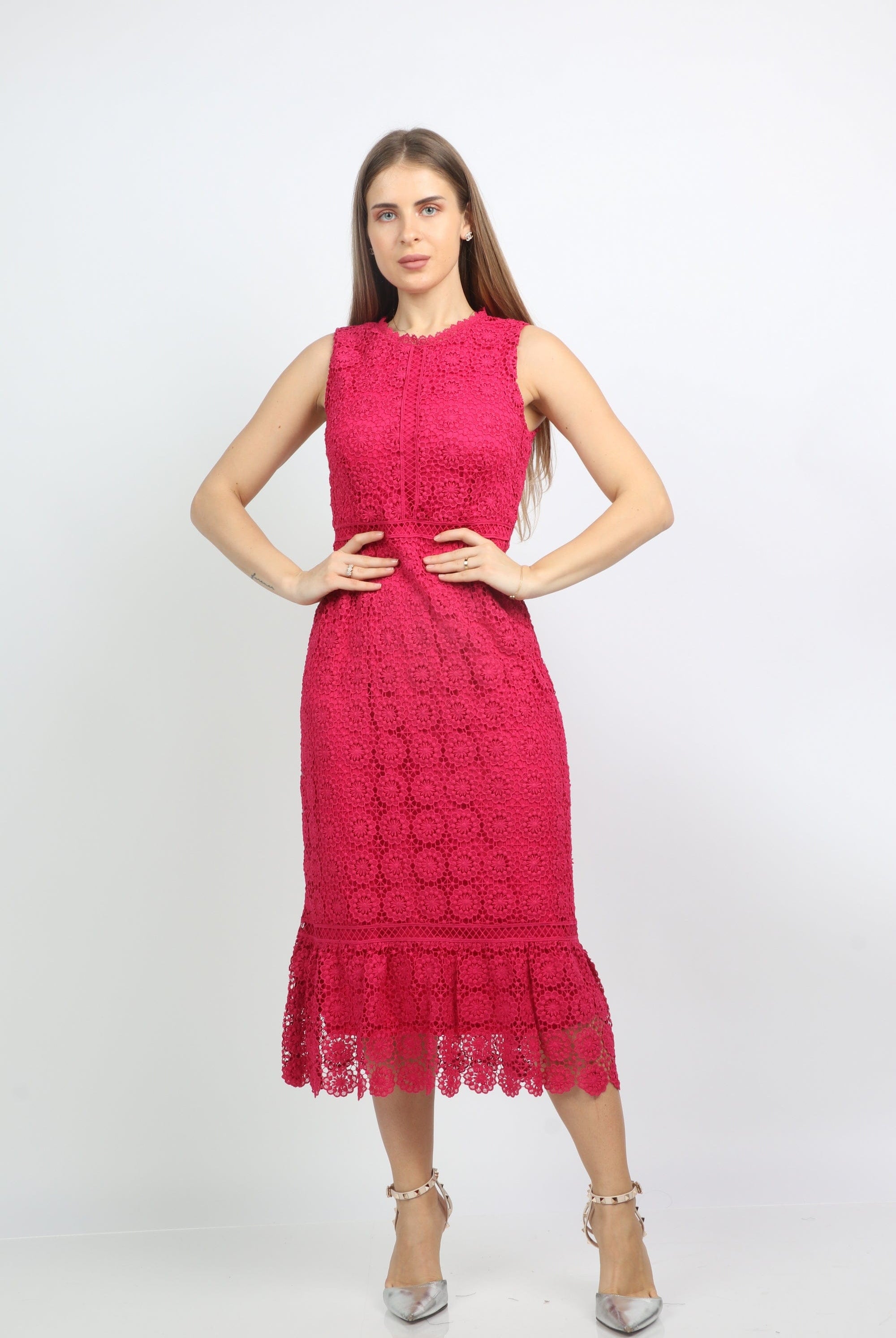 نتشي فستان ميدي سهرة دانتيل واسع من الأسفل بدون كم