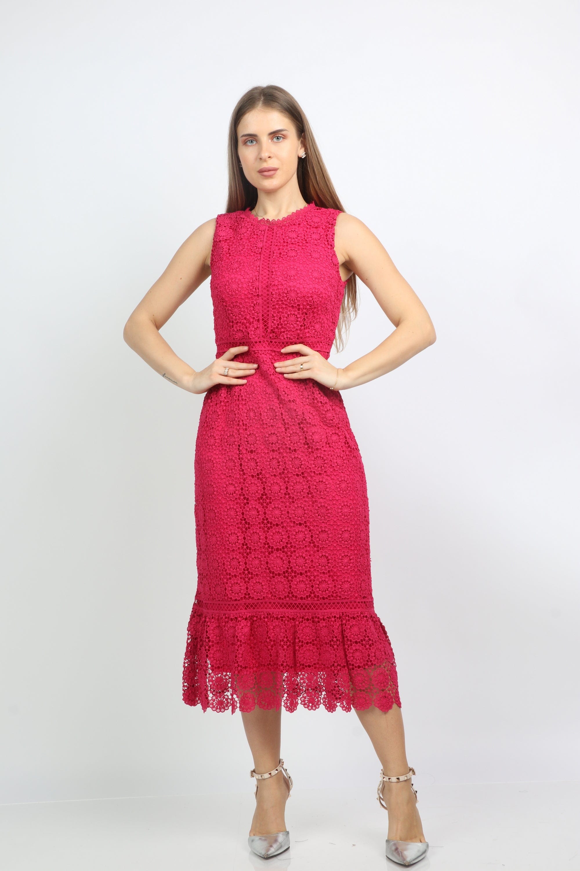 نتشي فستان ميدي سهرة دانتيل واسع من الأسفل بدون كم