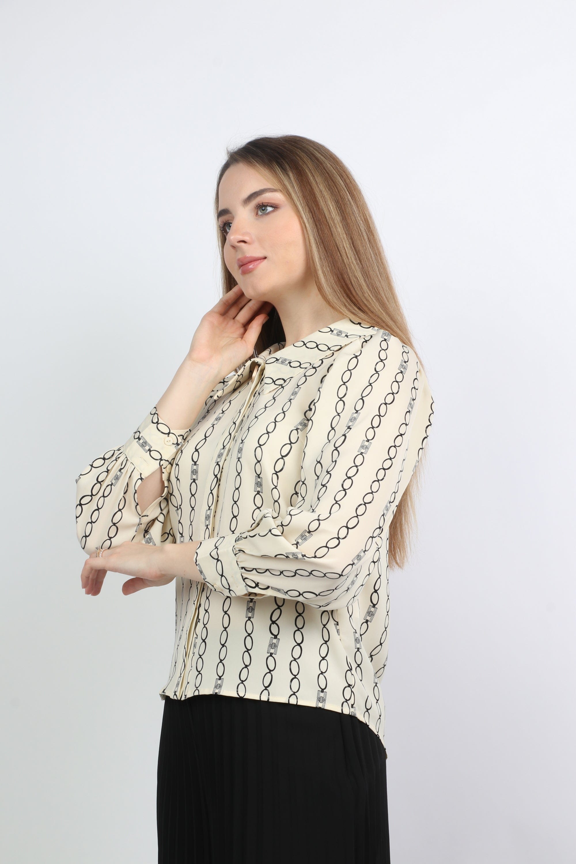 نتشي بلوزة منقوشة كم طويل