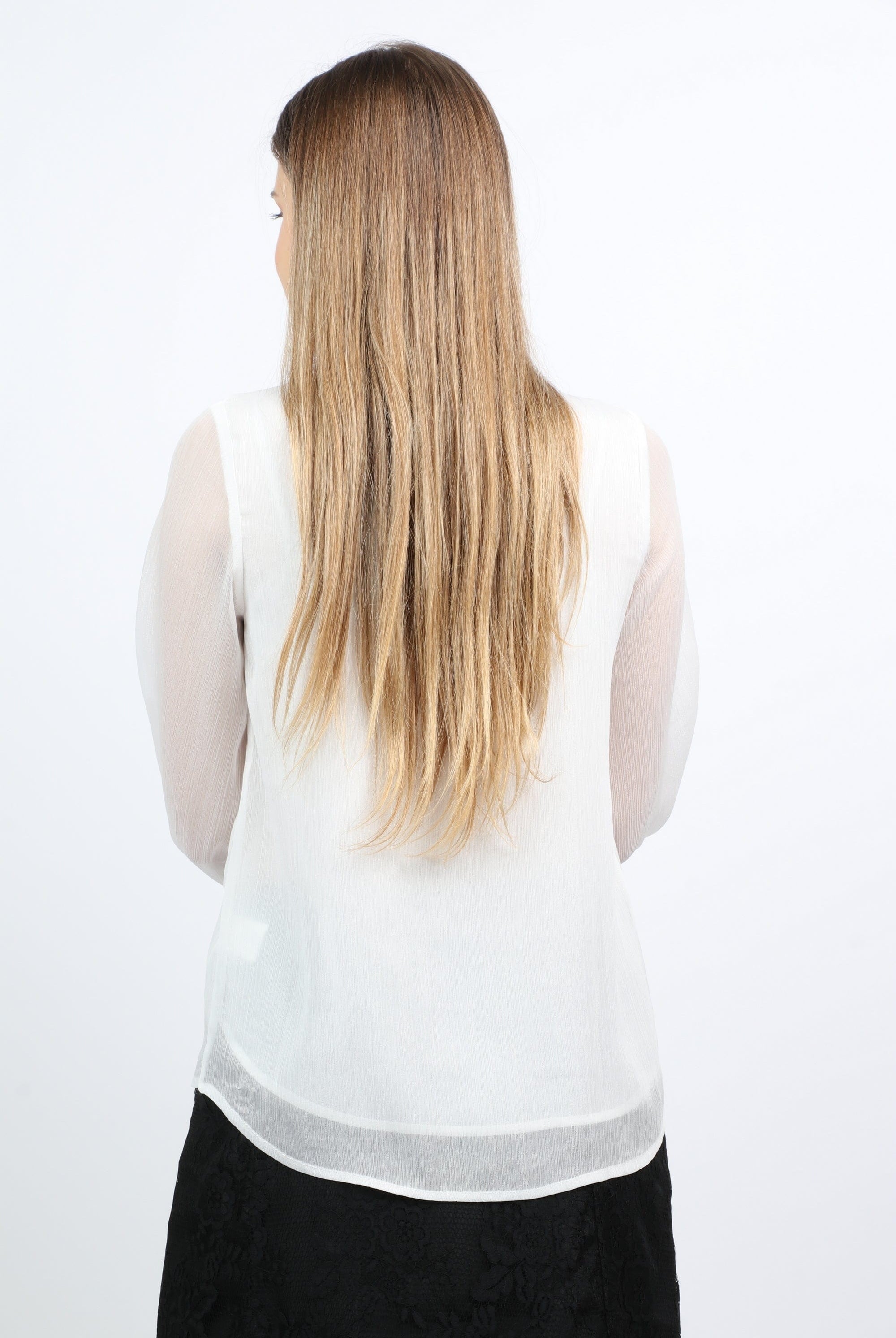 نتشي بلوزة طويلة بأكمام وياقة دائرية مزين بأزرار أمامية