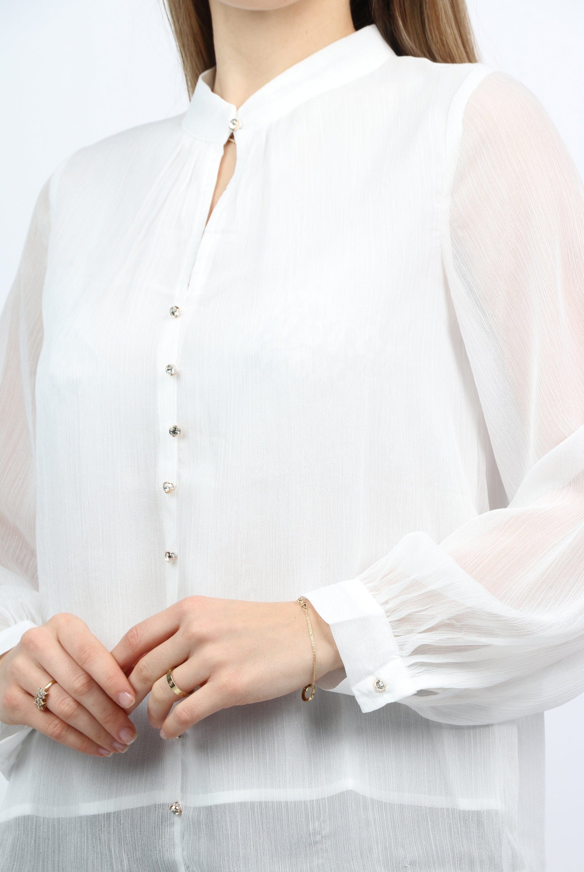 نتشي بلوزة طويلة بأكمام وياقة دائرية مزين بأزرار أمامية