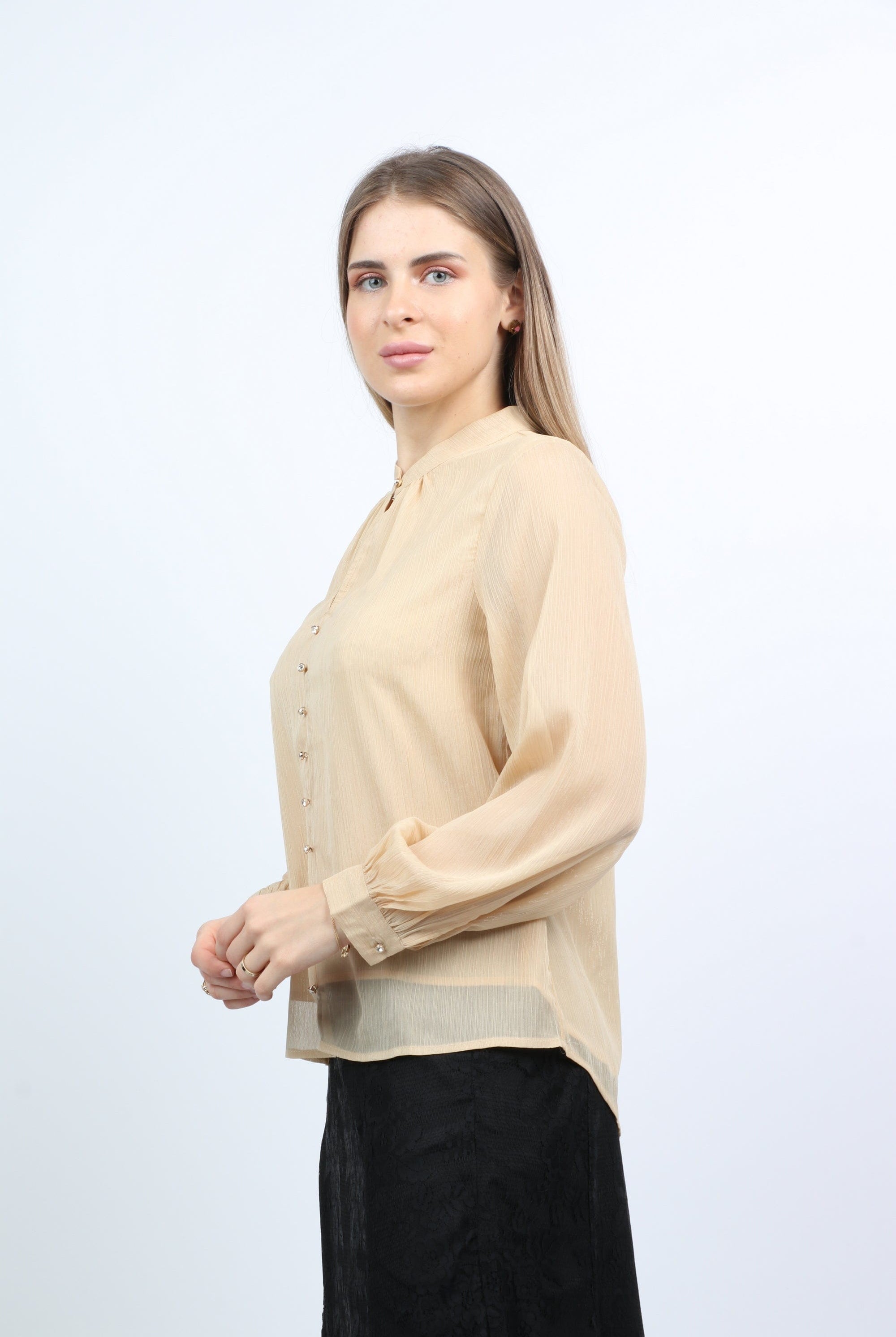 نتشي بلوزة طويلة بأكمام وياقة دائرية مزين بأزرار أمامية