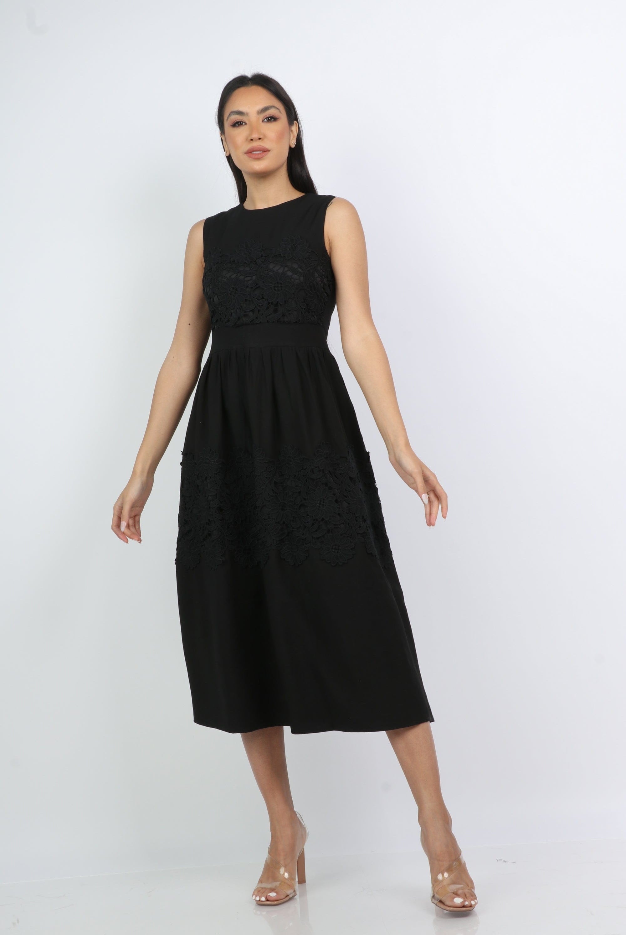 نتشي فستان ميدي رسمي مزين بدانتيل على الصدر بدون كم