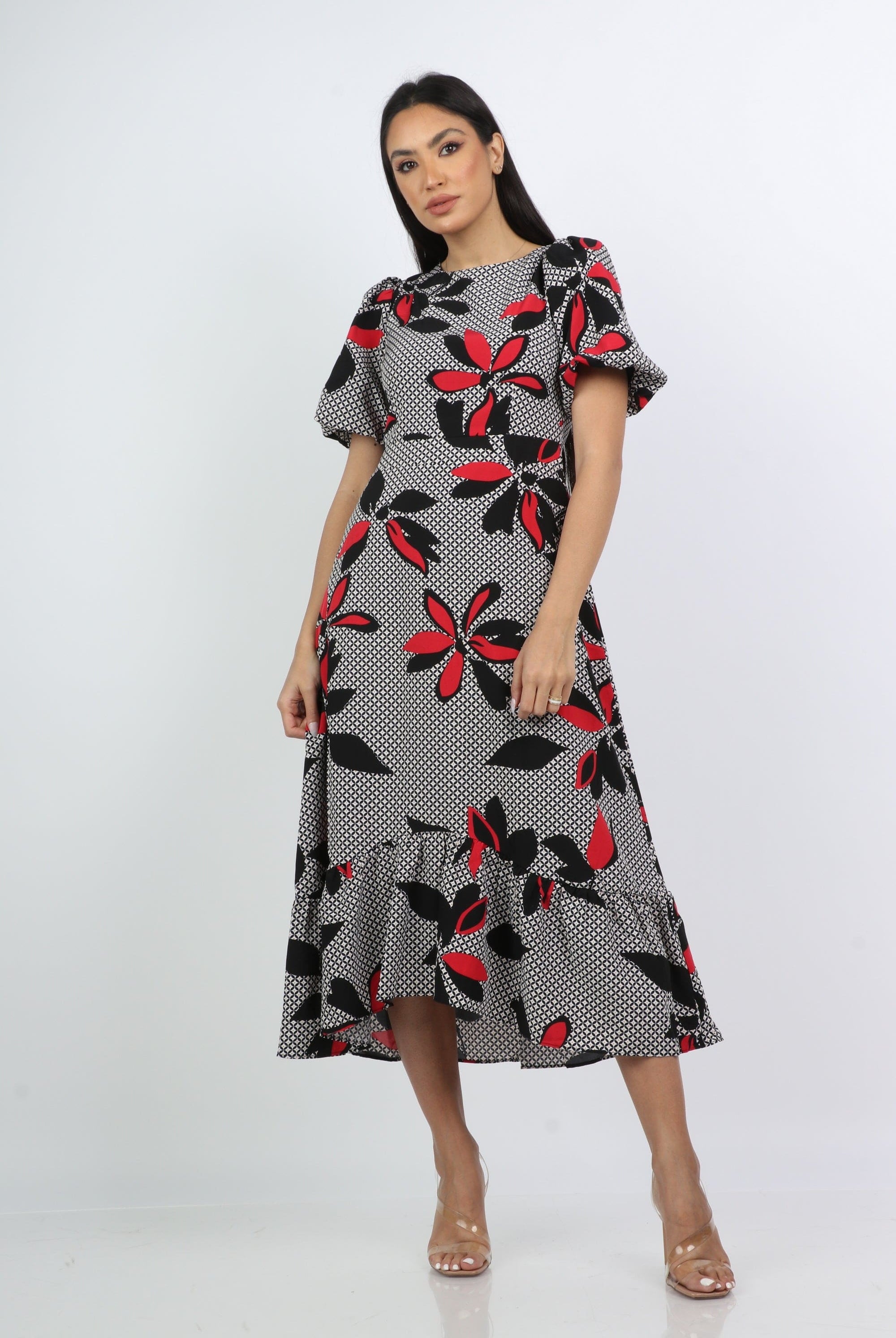 نتشي فستان ميدي مورد مكشكش من تحت بكم قصير