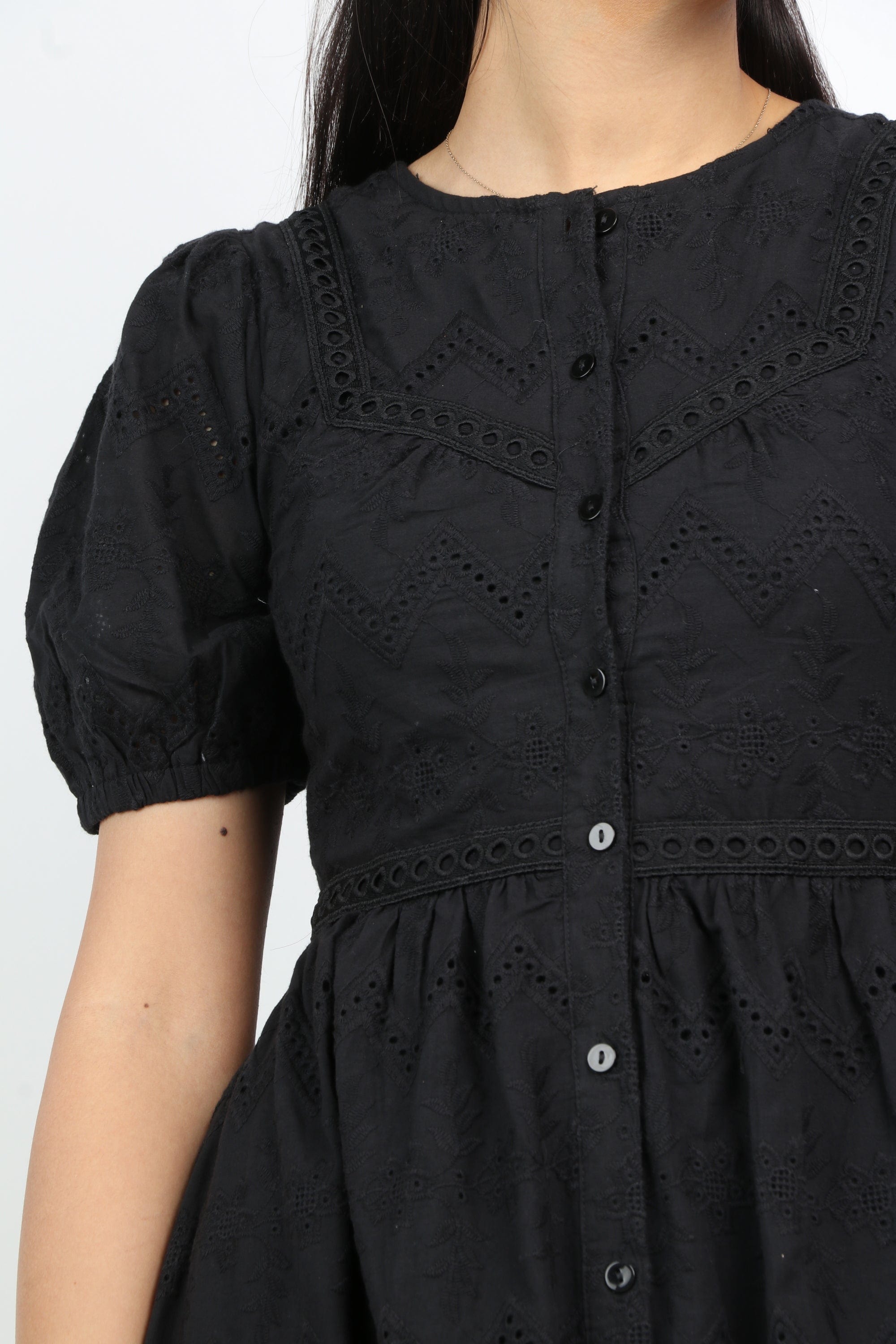 نتشي فستان ميدي مخرم بكم قصير