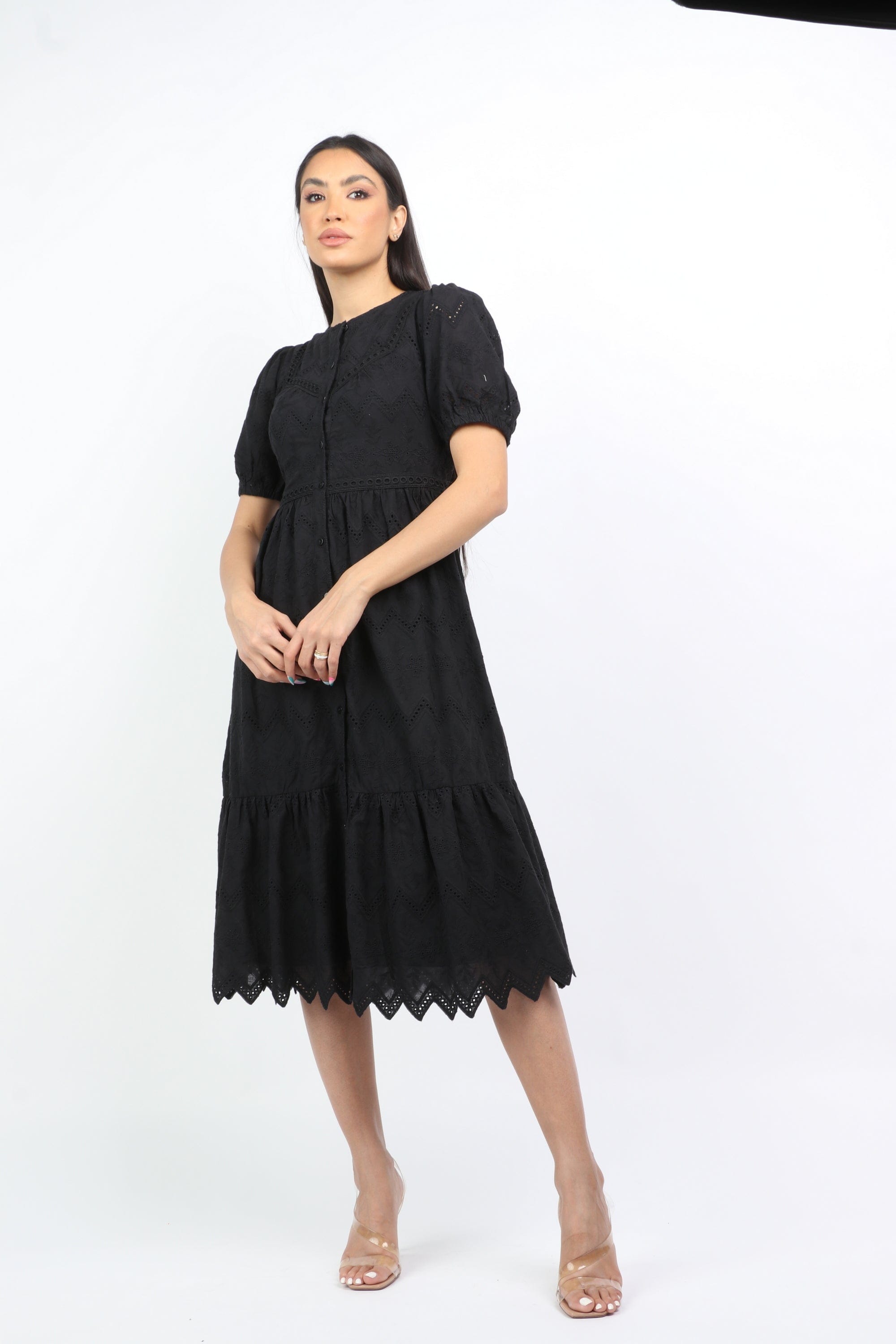 نتشي فستان ميدي مخرم بكم قصير