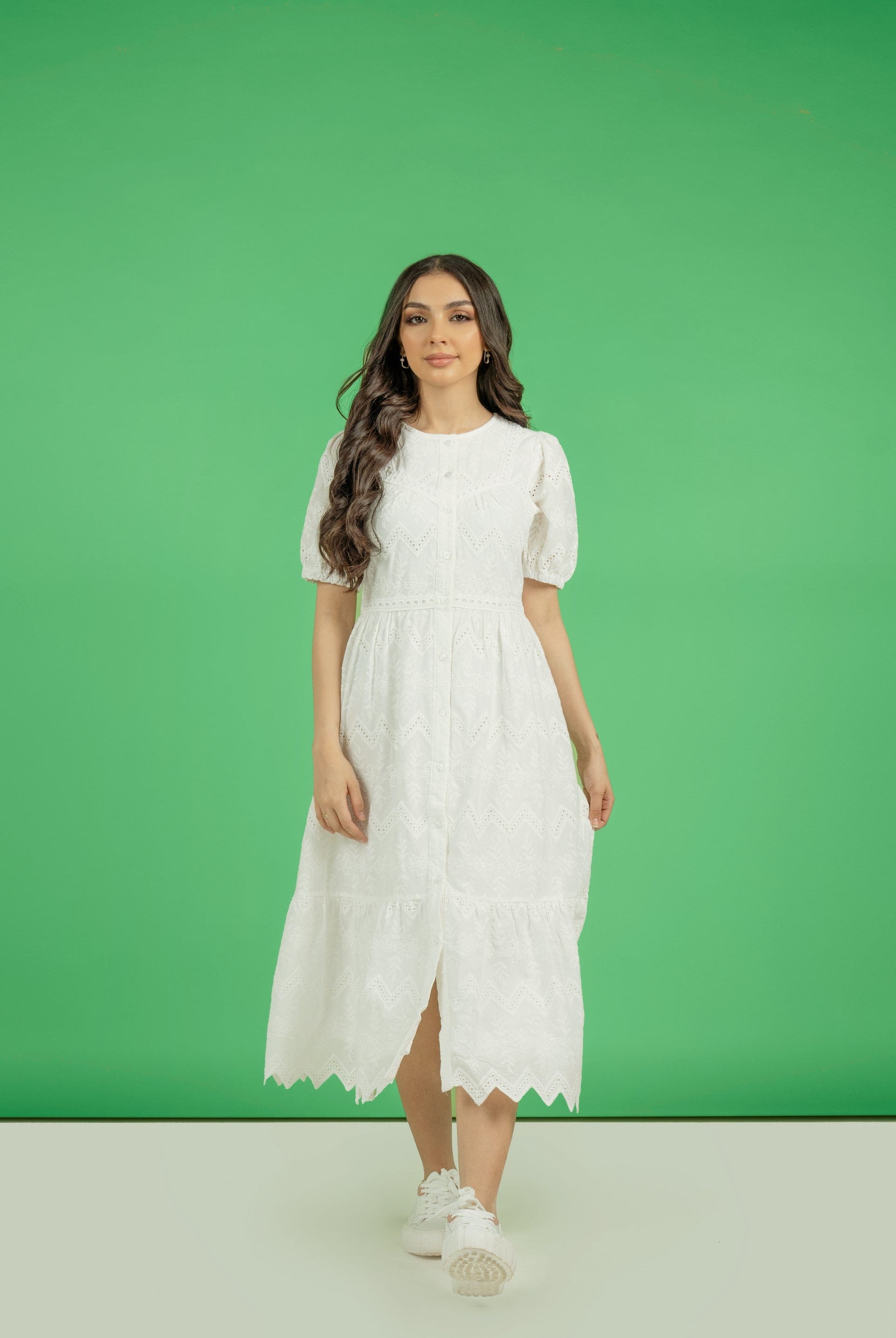 نتشي فستان ميدي مخرم بكم قصير