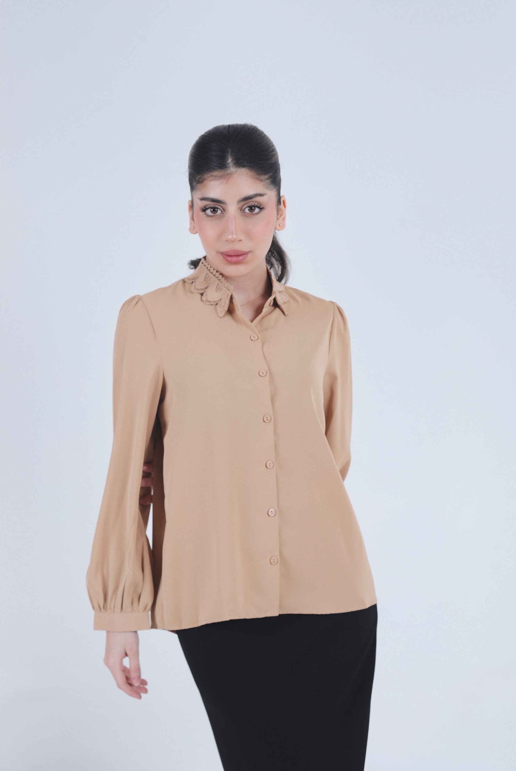 نتشي قميص فضفاض بياقة دانتيل كم طويل نسائي