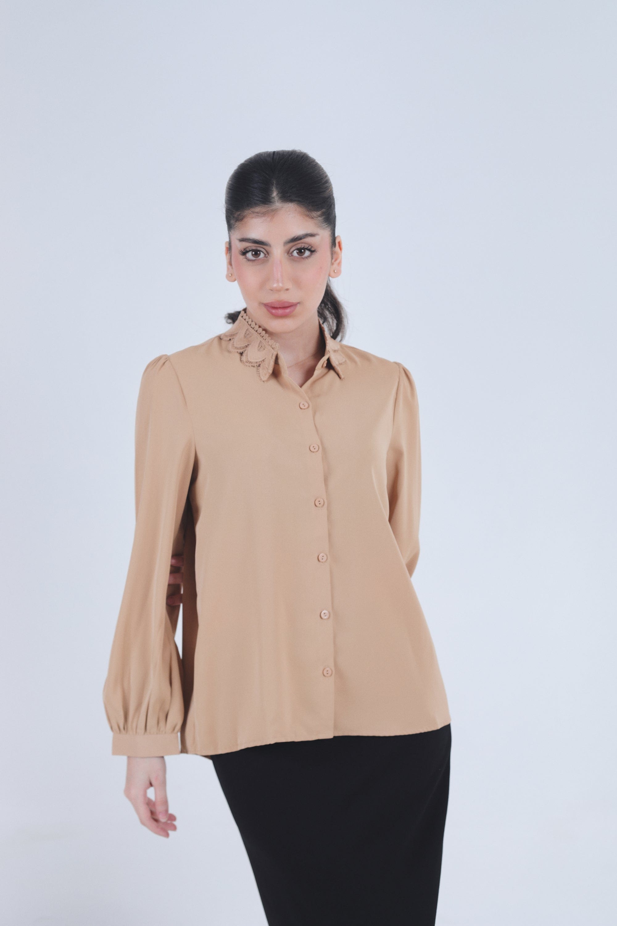 نتشي قميص فضفاض بياقة دانتيل كم طويل نسائي