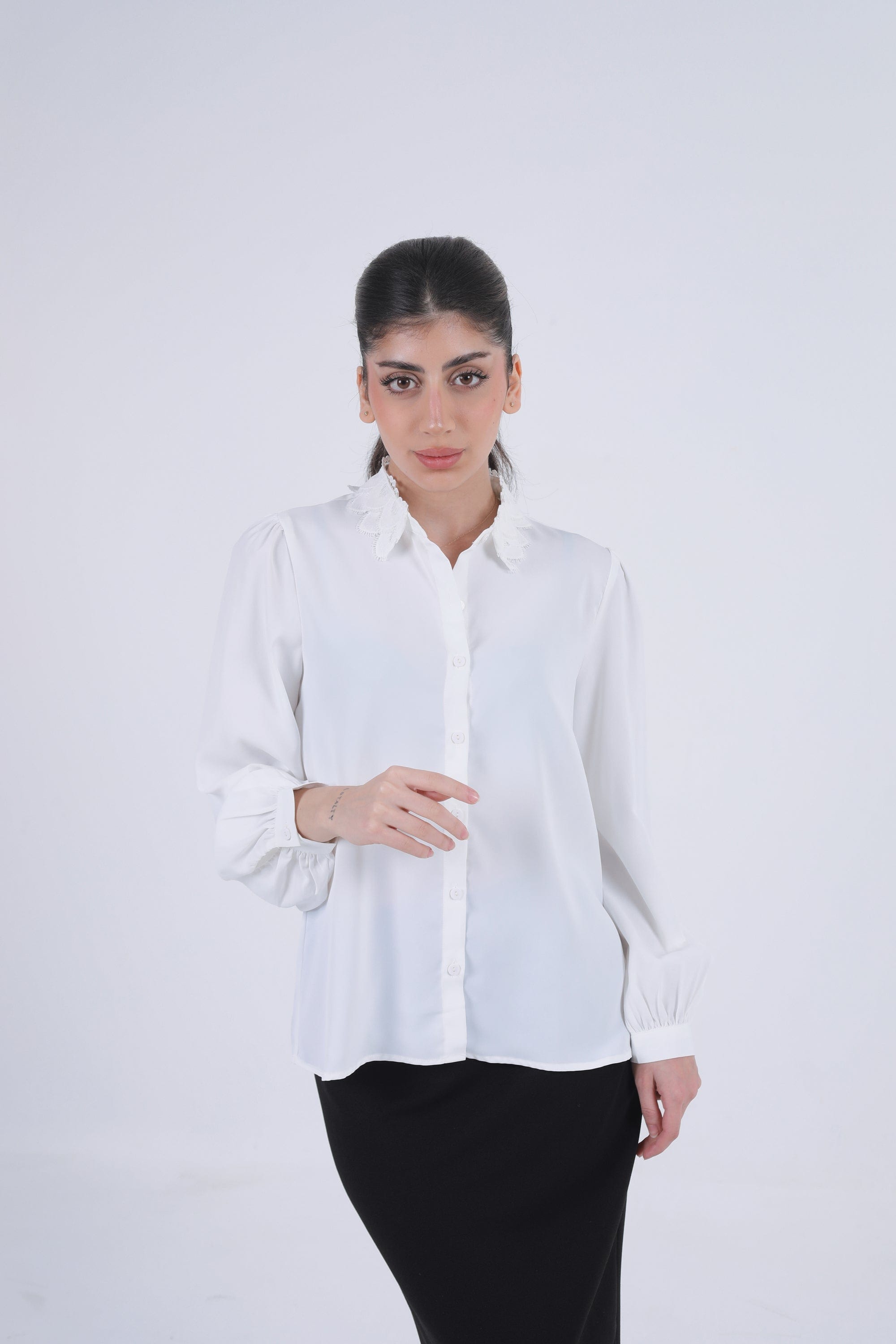 نتشي قميص فضفاض بياقة دانتيل كم طويل نسائي