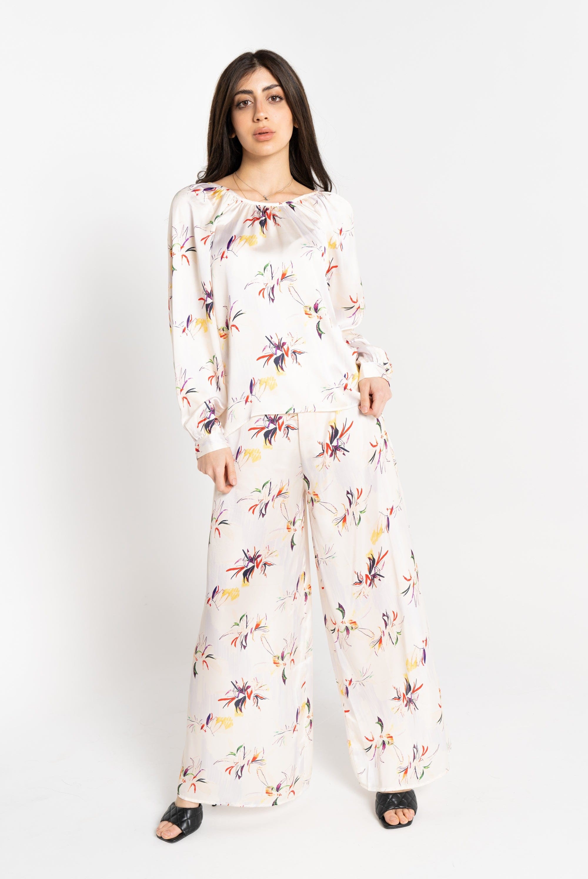 نتشي بلوزة كم طويل مشجرة بياقة دائرية