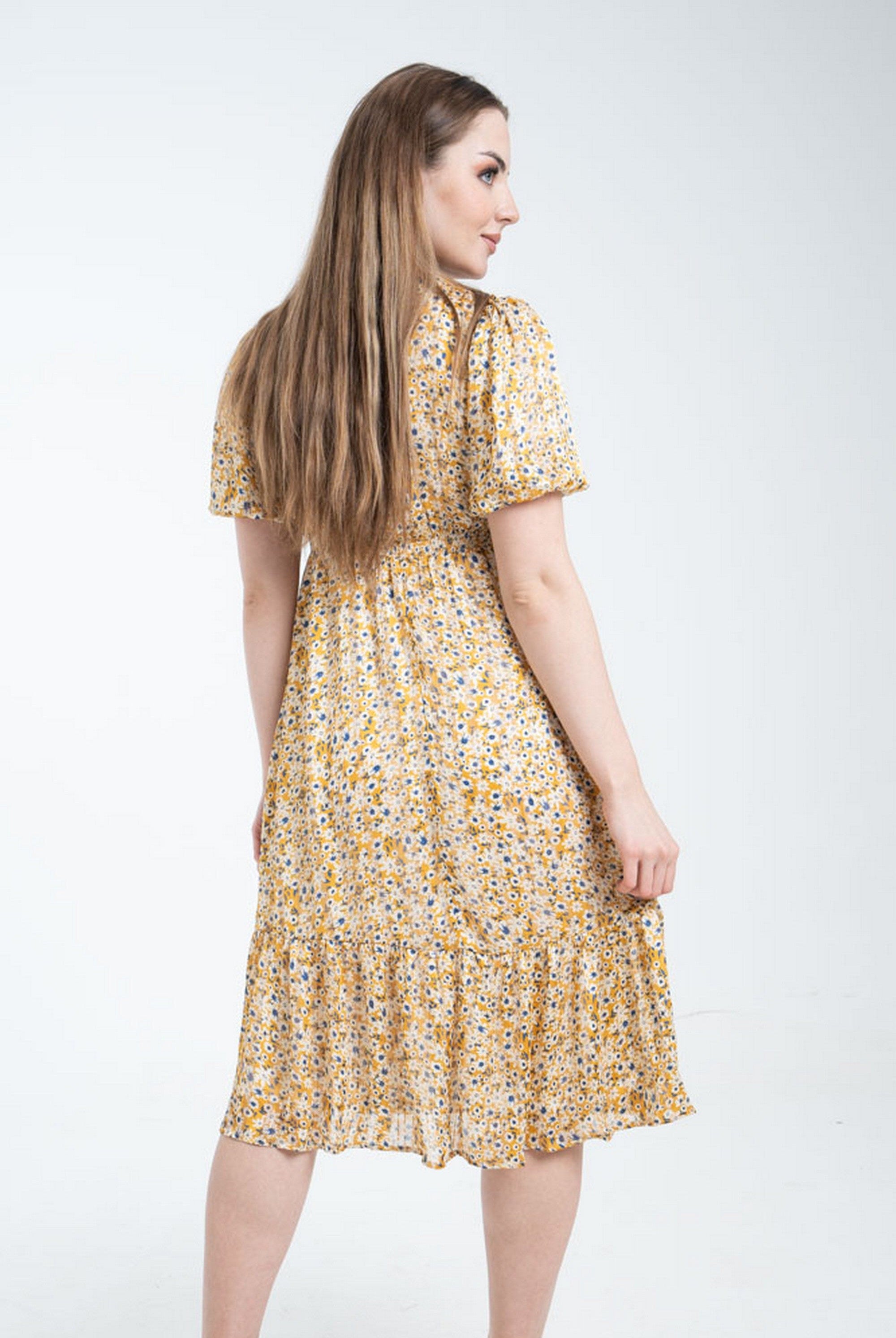 نتشي فستان ميدي بأكمام قصيرة منفوخة بفتحة رقبة سبعة